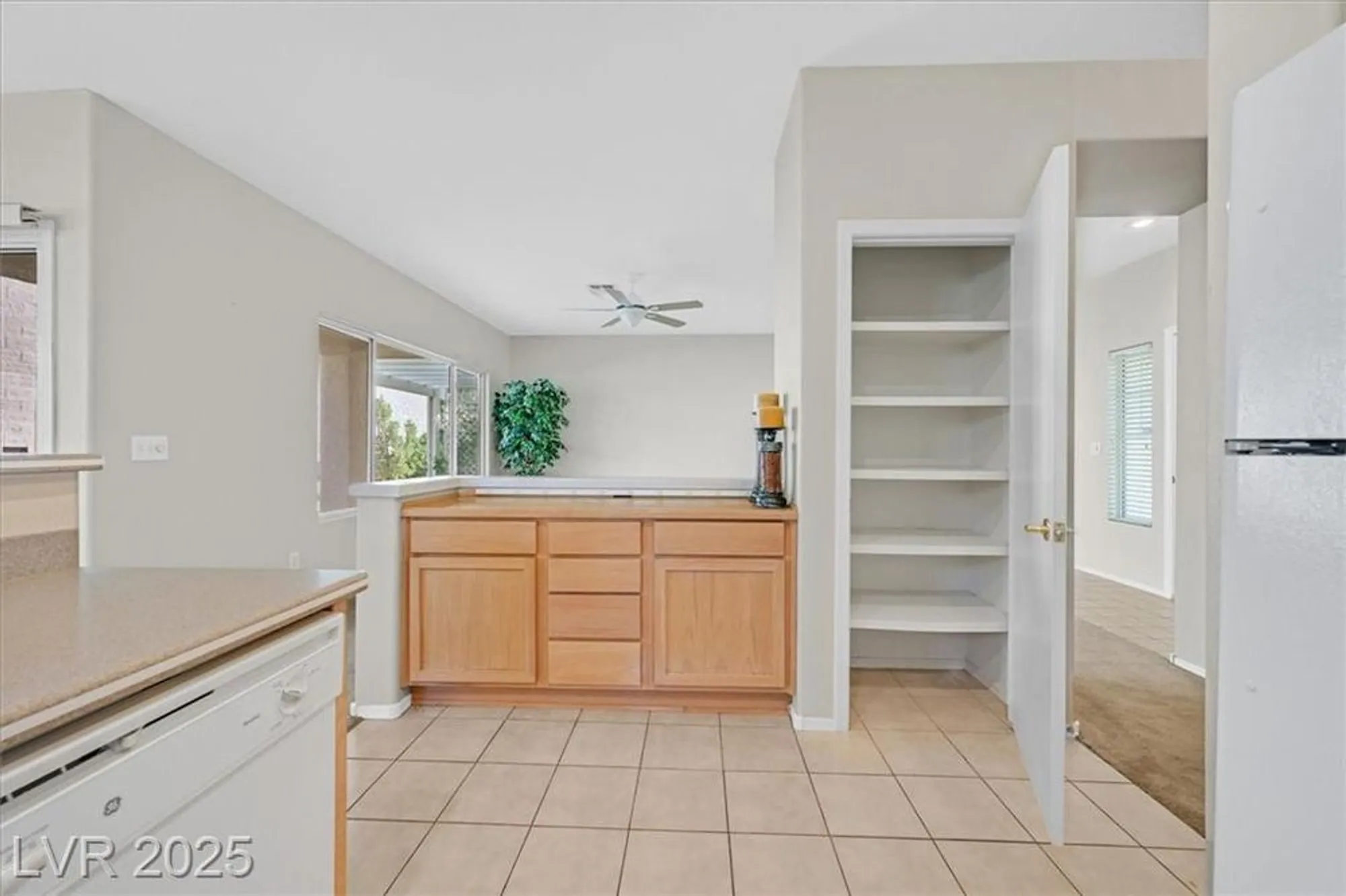 Property Slideshow image 13 of 37 | 2026 wildwood lake st, Henderson, NV, 89052