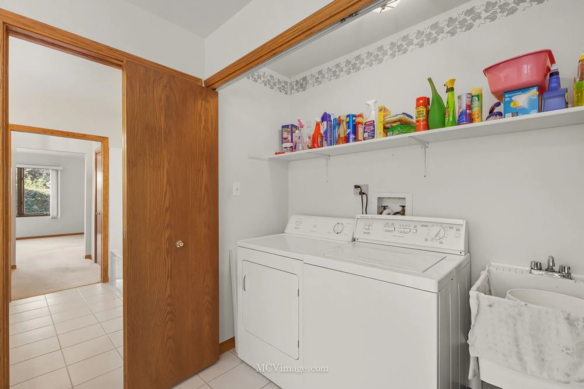 Property Slideshow image 12 of 25 | 18434 lakeview cir, Tinley Park, IL, 60477