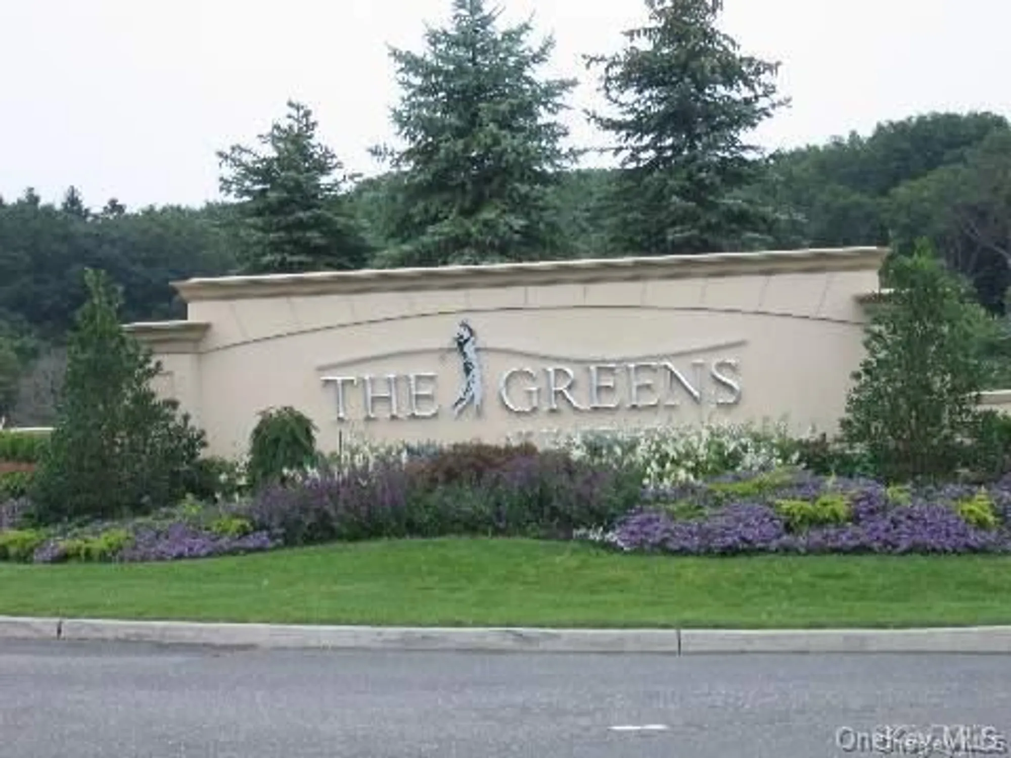 Property Slideshow image 18 of 24 | 445 bardini dr, Melville, NY, 11747