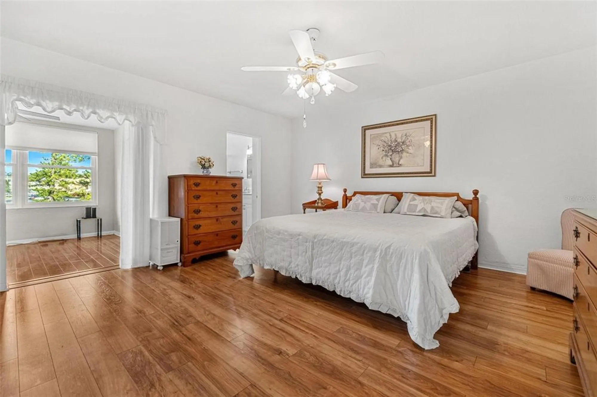Property Slideshow image 9 of 70 | 2430 brazilia dr 28, Clearwater, FL, 33763