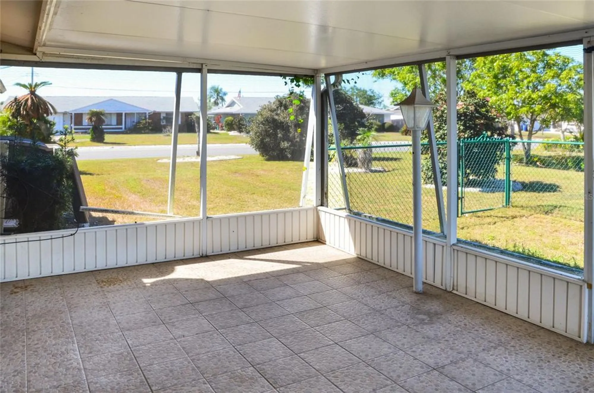 Property Slideshow image 19 of 24 | 1515 arrowhead dr, Sun City Center, FL, 33573