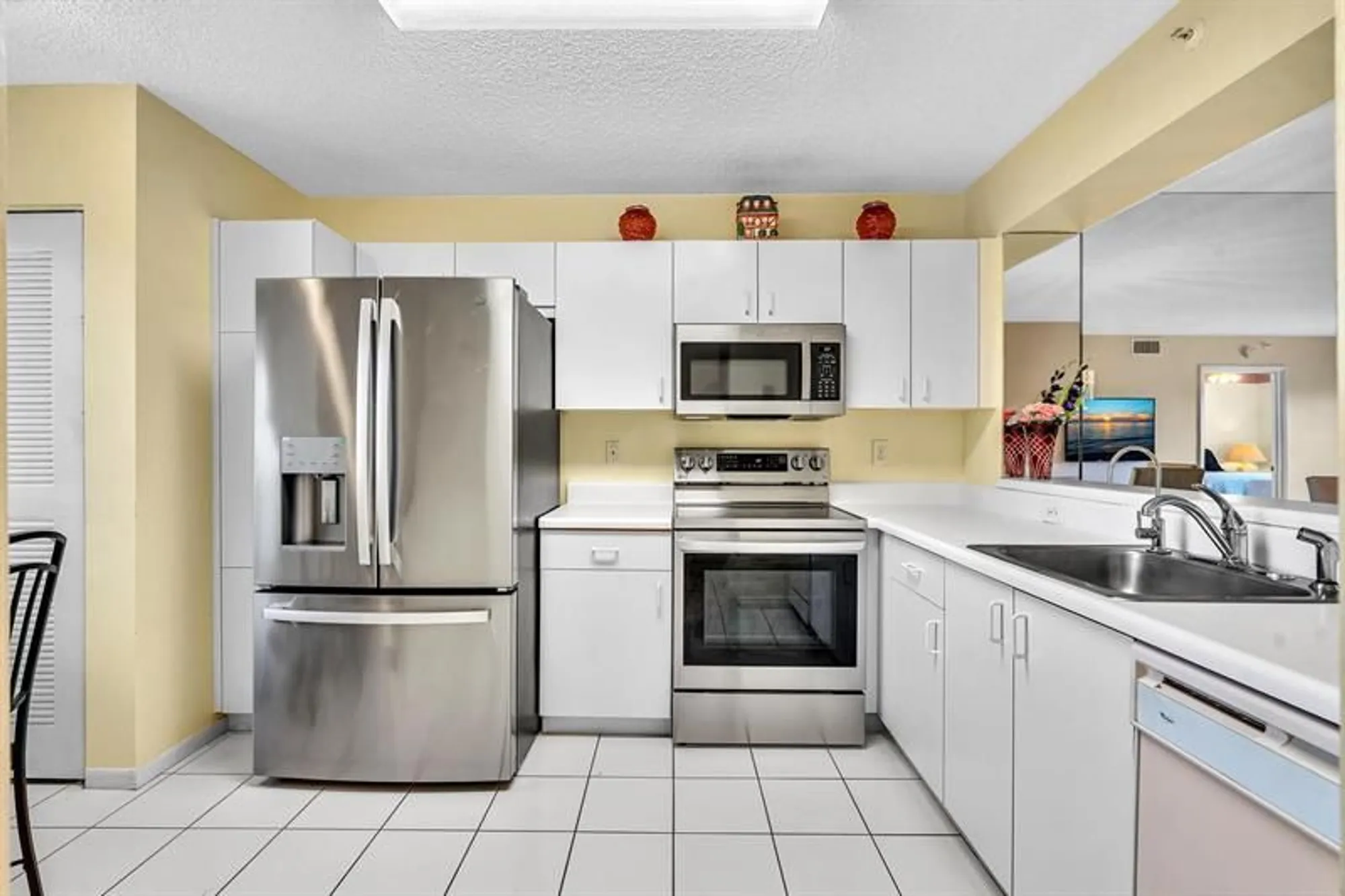 Property Slideshow image 4 of 72 | 9560 weldon cir apt j413, Fort Lauderdale, FL, 33321