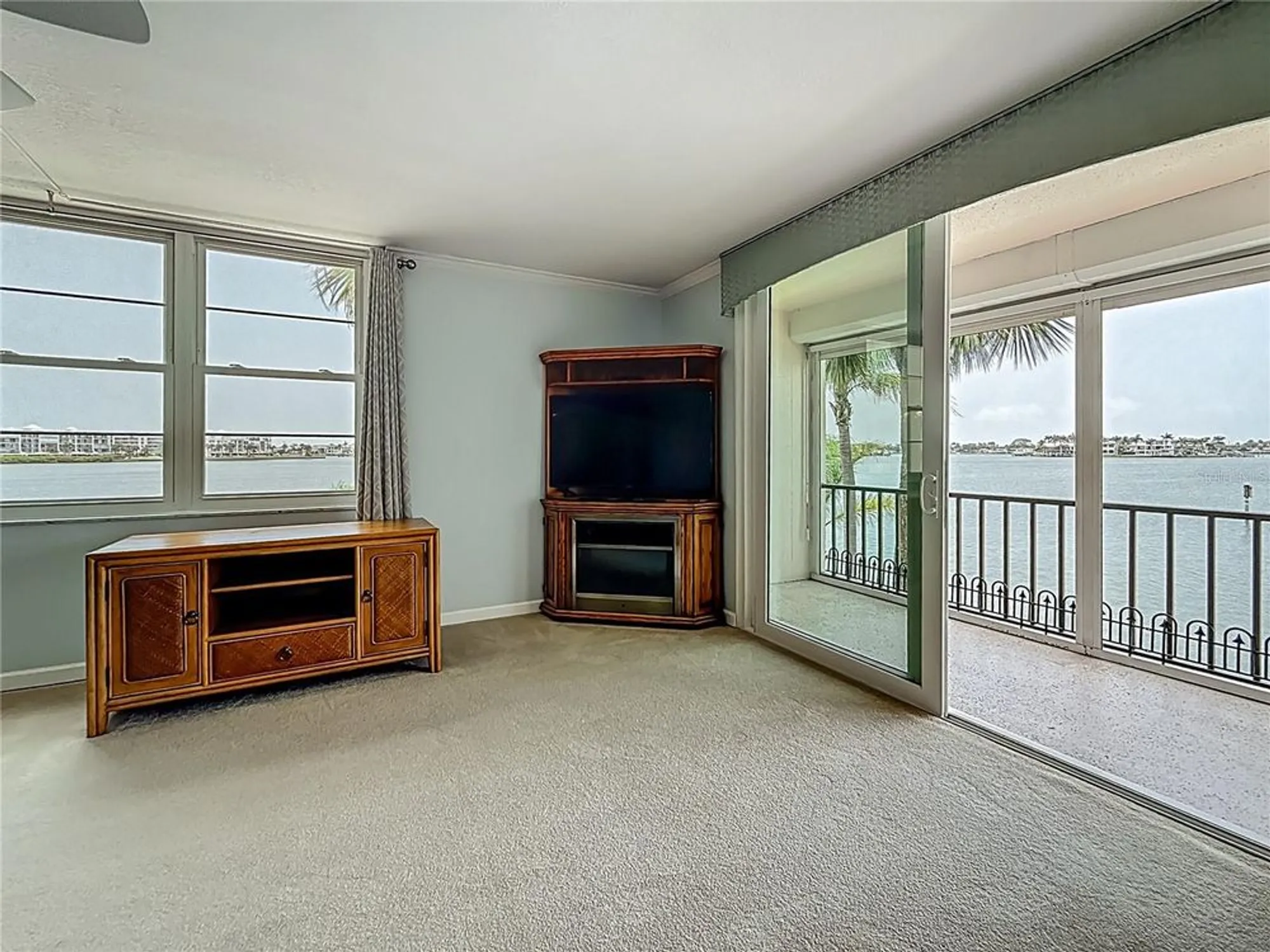 Property Slideshow image 12 of 57 | 7665 sun island dr 206, South Pasadena, FL, 33707