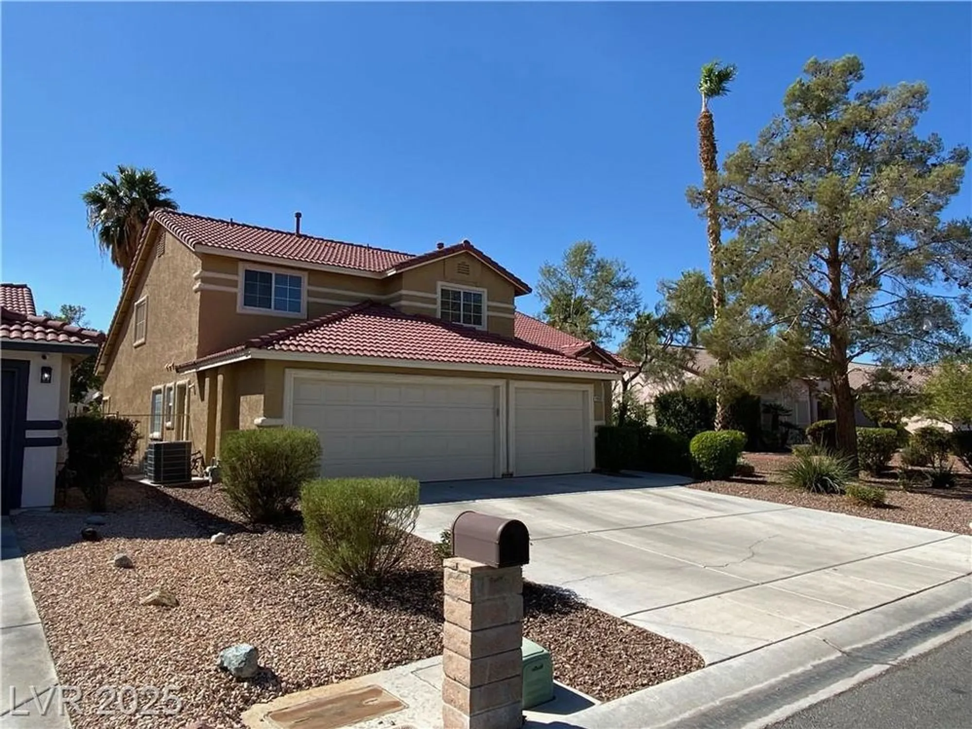Property Slideshow image 2 of 27 | 4809 braeburn dr, Las Vegas, NV, 89130