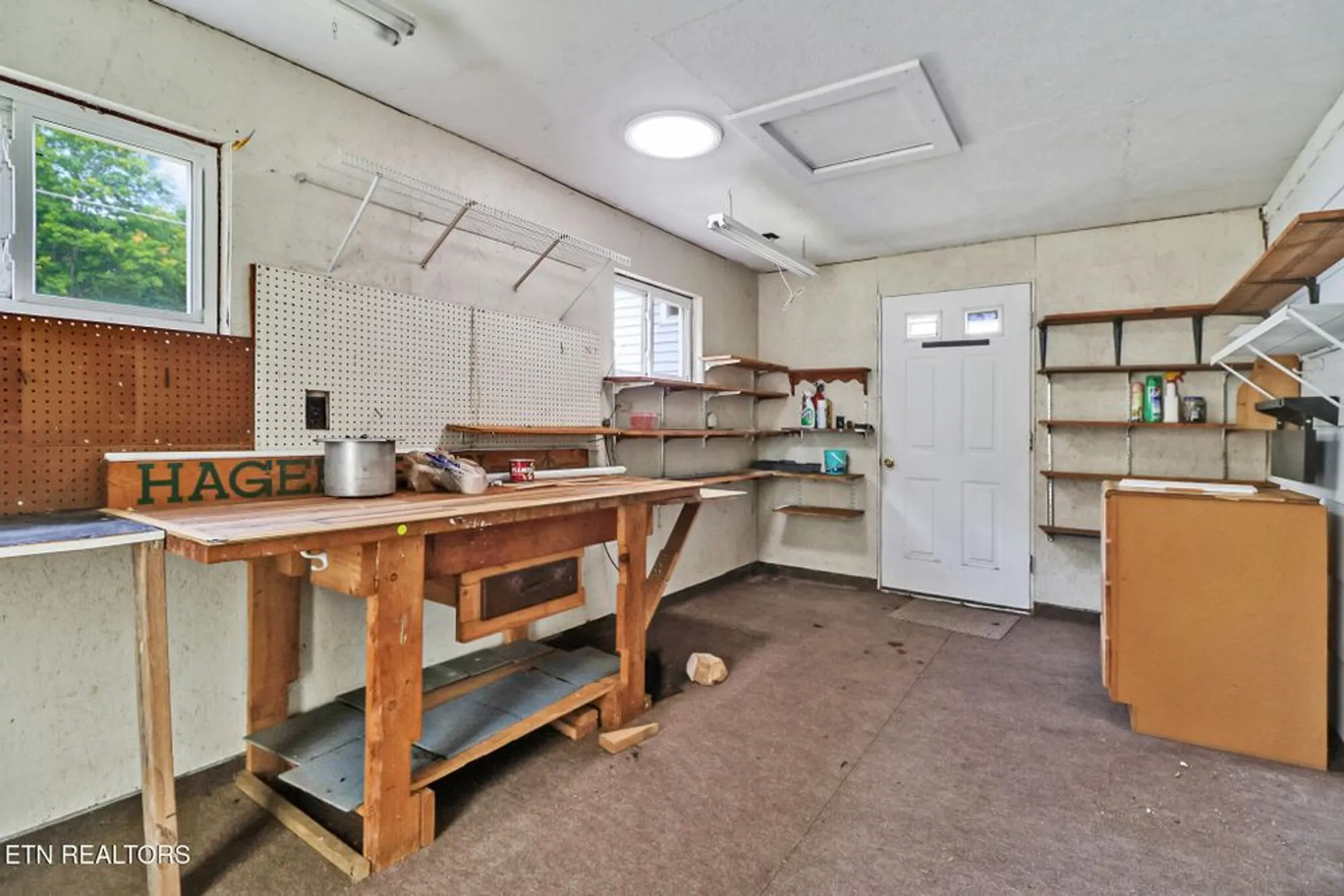 Property Slideshow image 27 of 28 | 20 robin hood ln, Crossville, TN, 38558