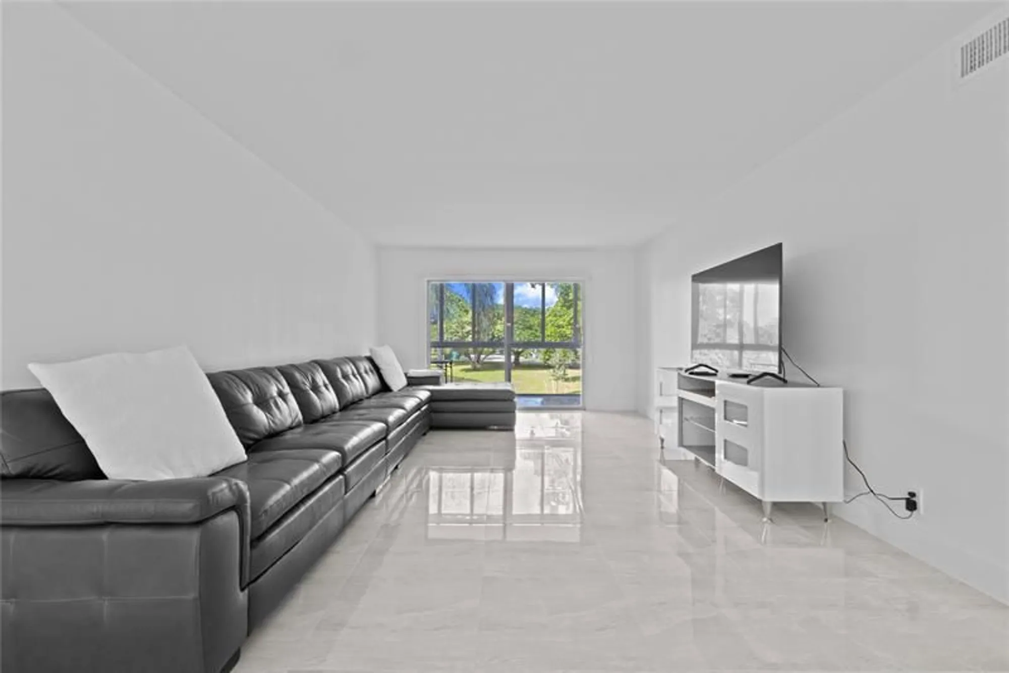 Property Slideshow image 6 of 15 | 4301 martinique cir m2, Coconut Creek, FL, 33066
