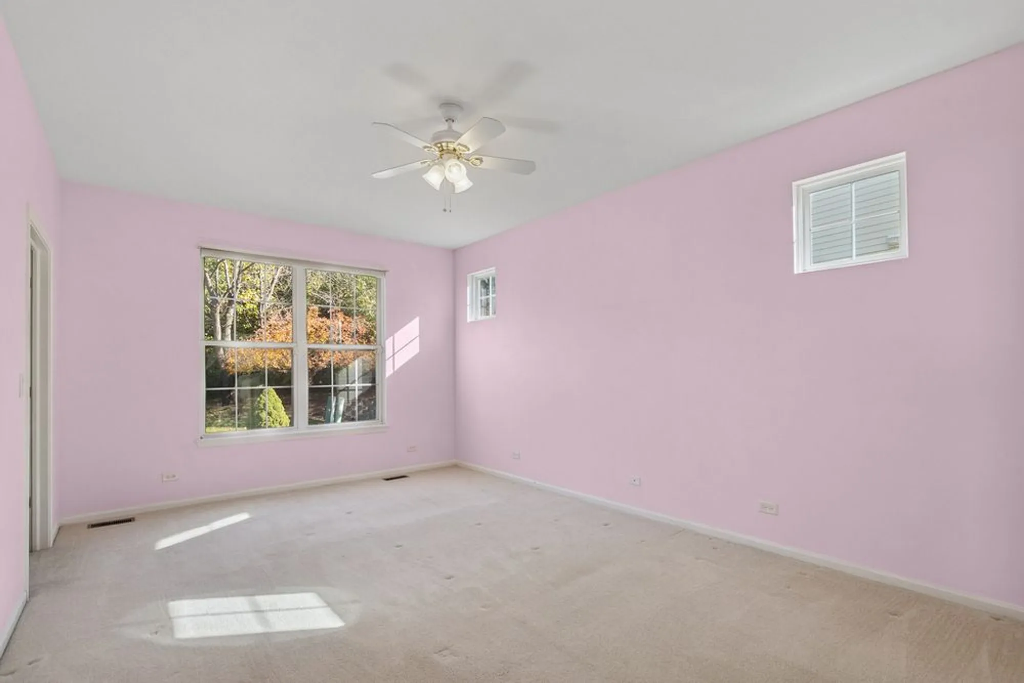 Property Slideshow image 16 of 39 | 2325 carillon dr, Grayslake, IL, 60030