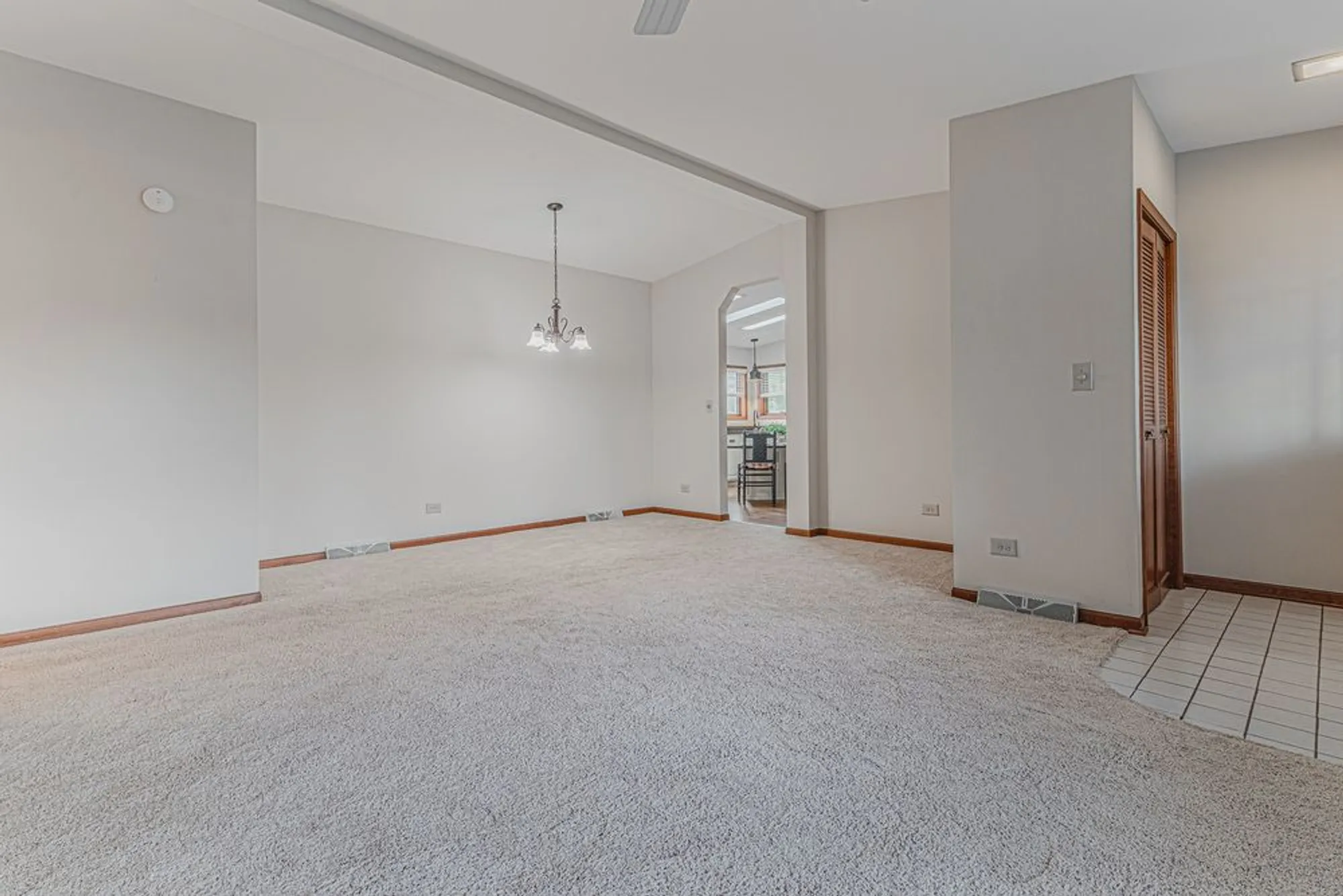 Property Slideshow image 15 of 41 | 9 derby ct, Grayslake, IL, 60030