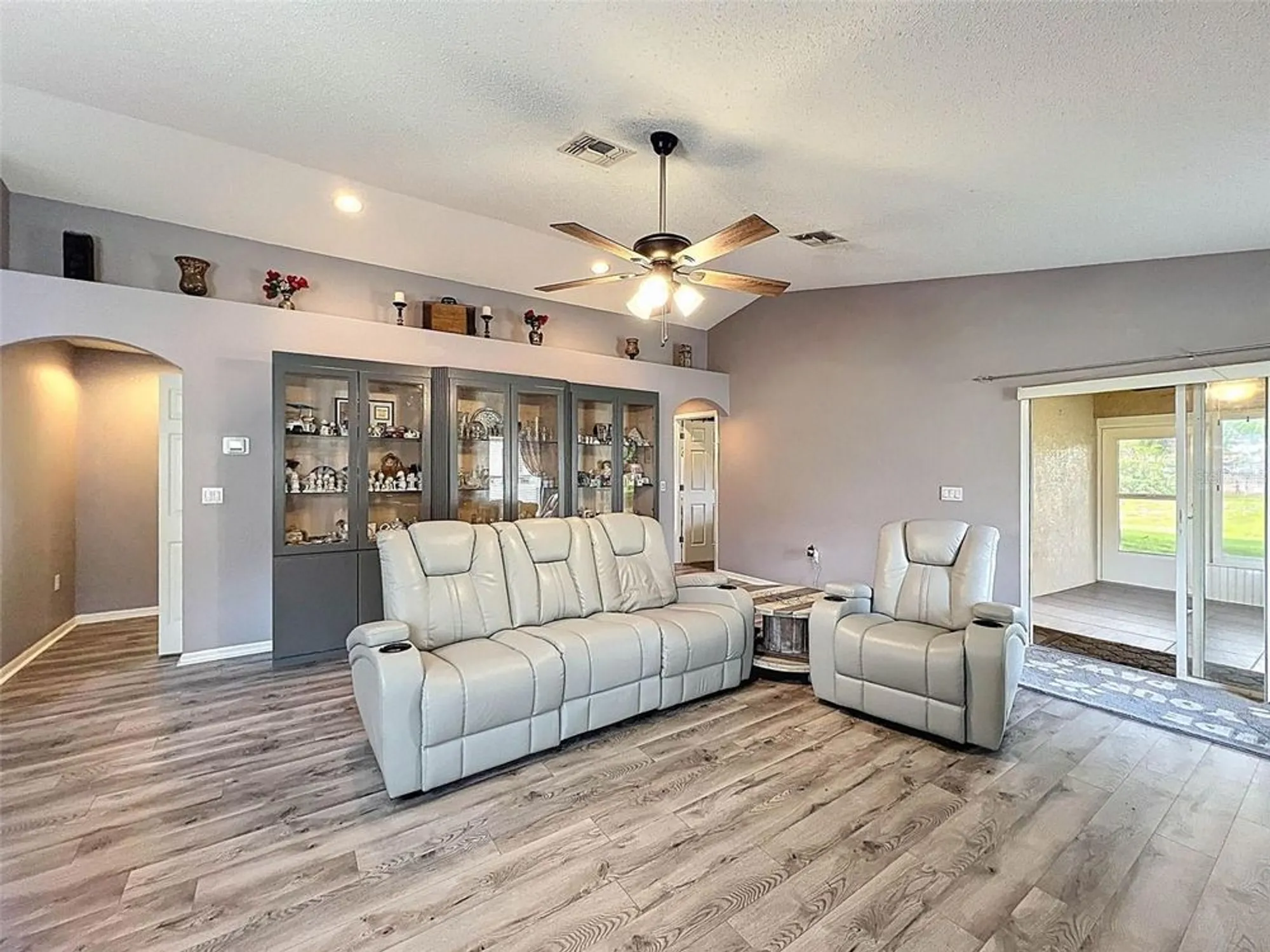 Property Slideshow image 18 of 61 | 189 center oak cir, Spring Hill, FL, 34609