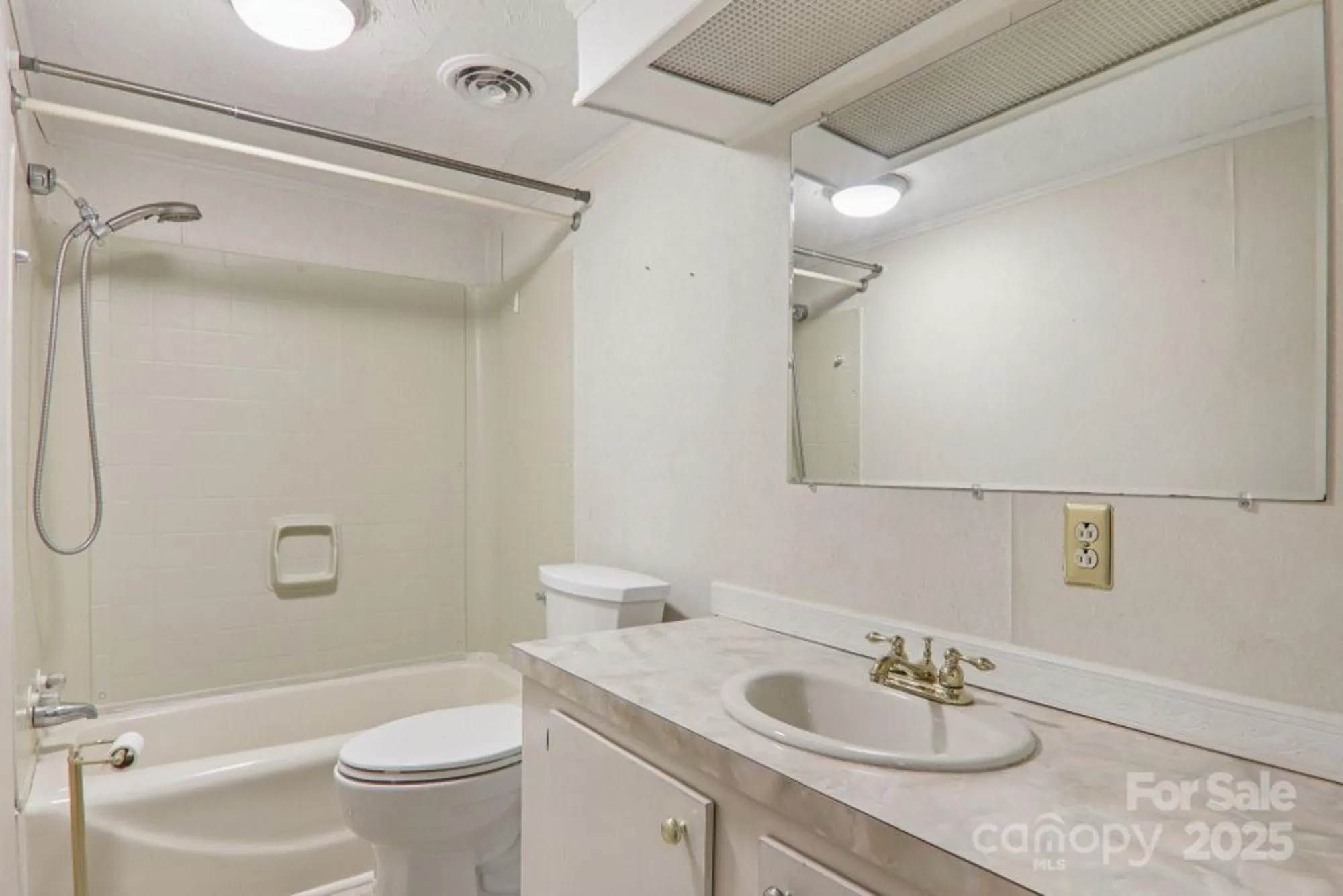 Property Slideshow image 33 of 44 | 201 cranbrook cir, Hendersonville, NC, 28792