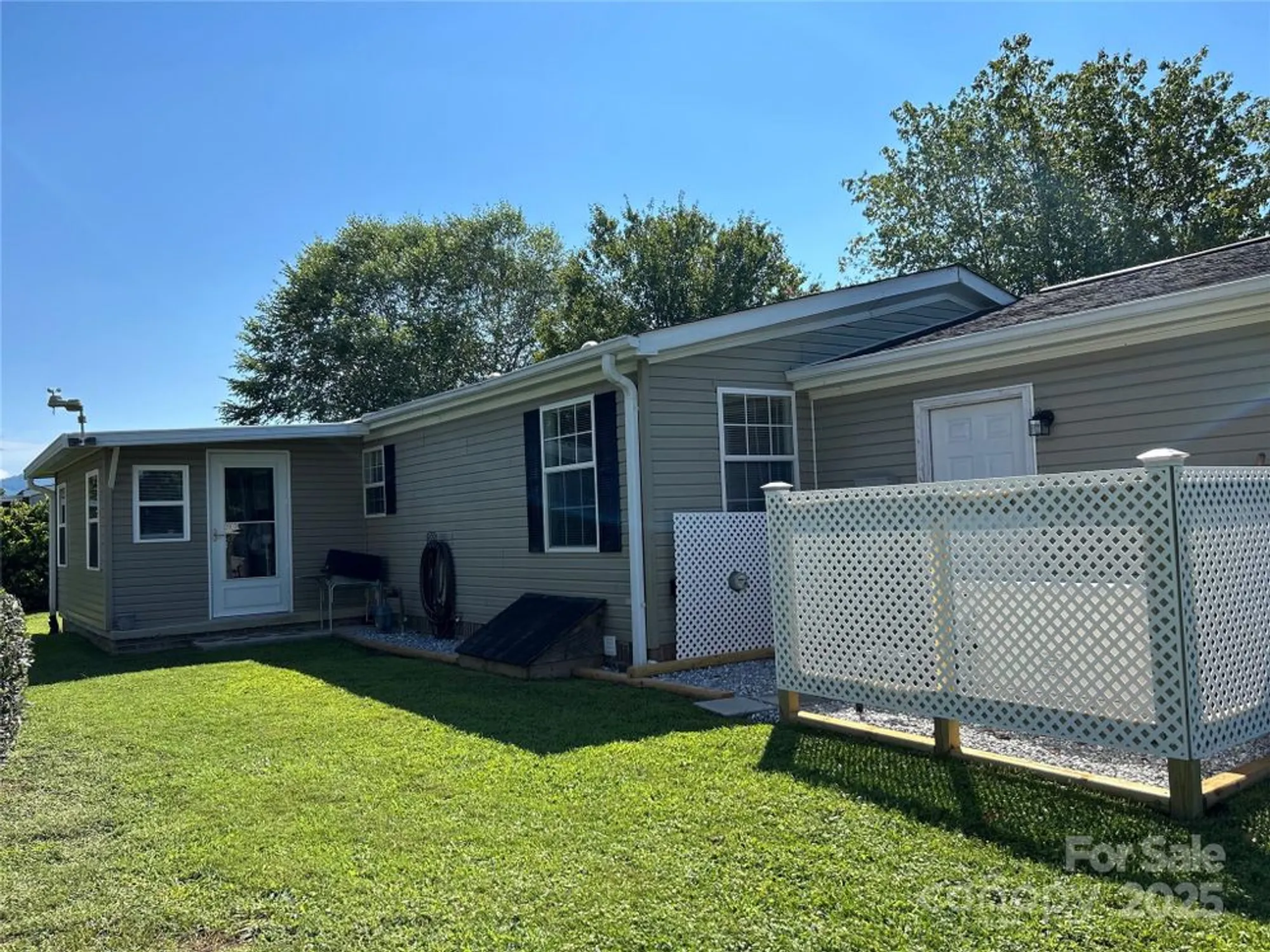 Property Slideshow image 42 of 43 | 429 riverwind dr, Hendersonville, NC, 28739