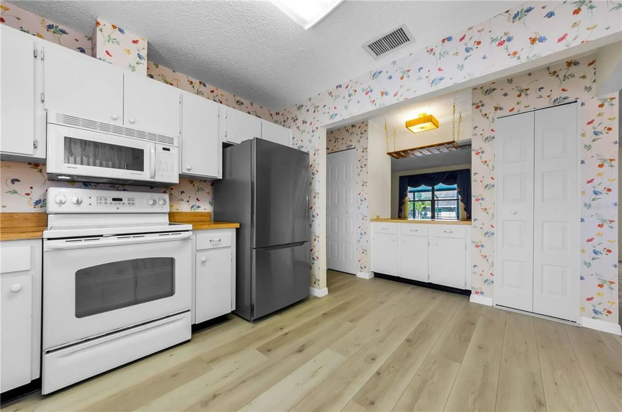 Property Slideshow image 5 of 65 | 675 fort duquesna dr, Sun City Center, FL, 33573