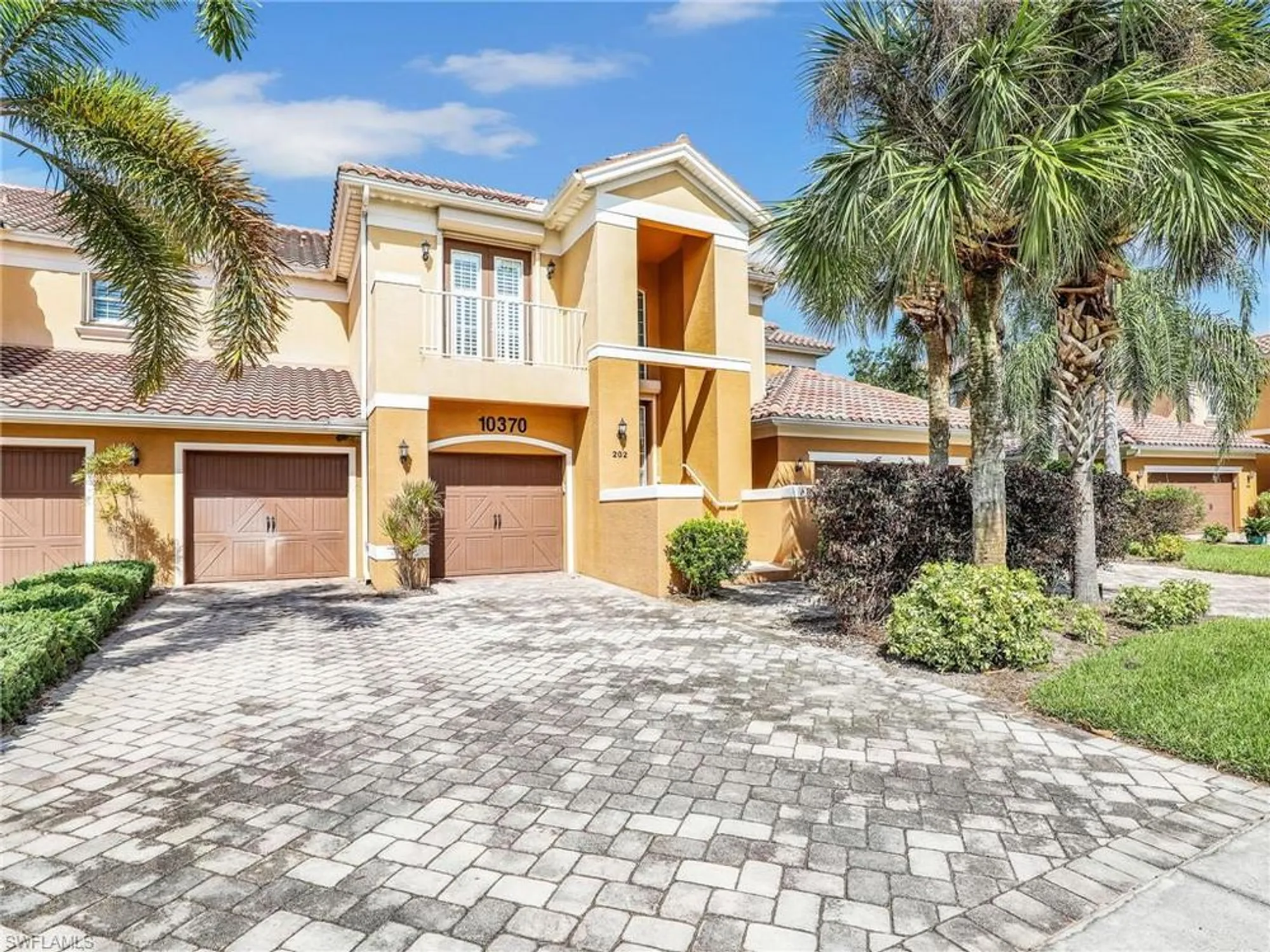 Property Slideshow image 5 of 43 | 10370 glastonbury cir 202, Fort Myers, FL, 33913