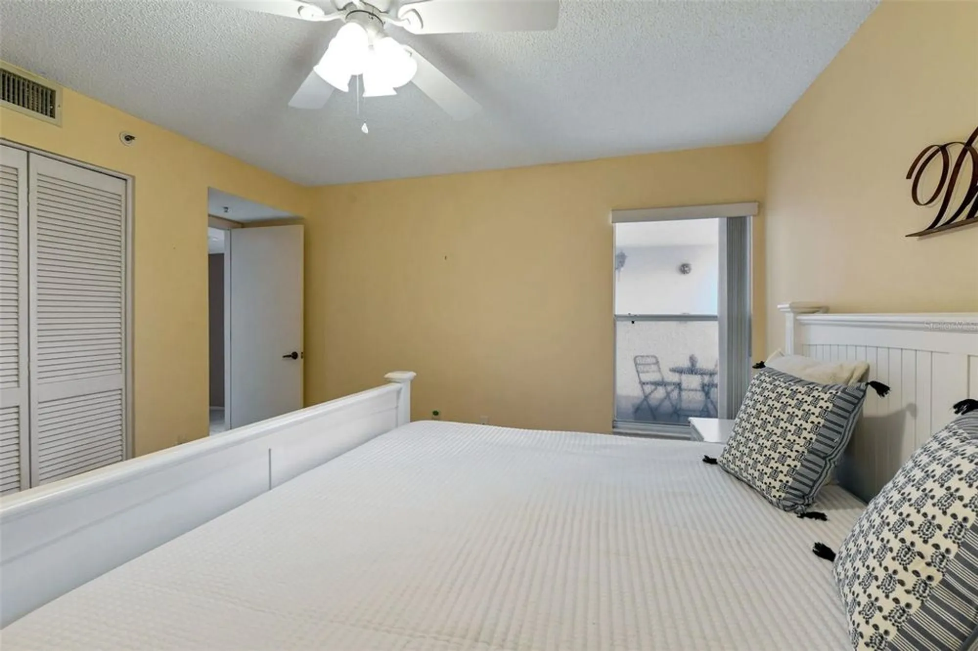 Property Slideshow image 18 of 27 | 6908 drewrys blf 704, Bradenton, FL, 34203