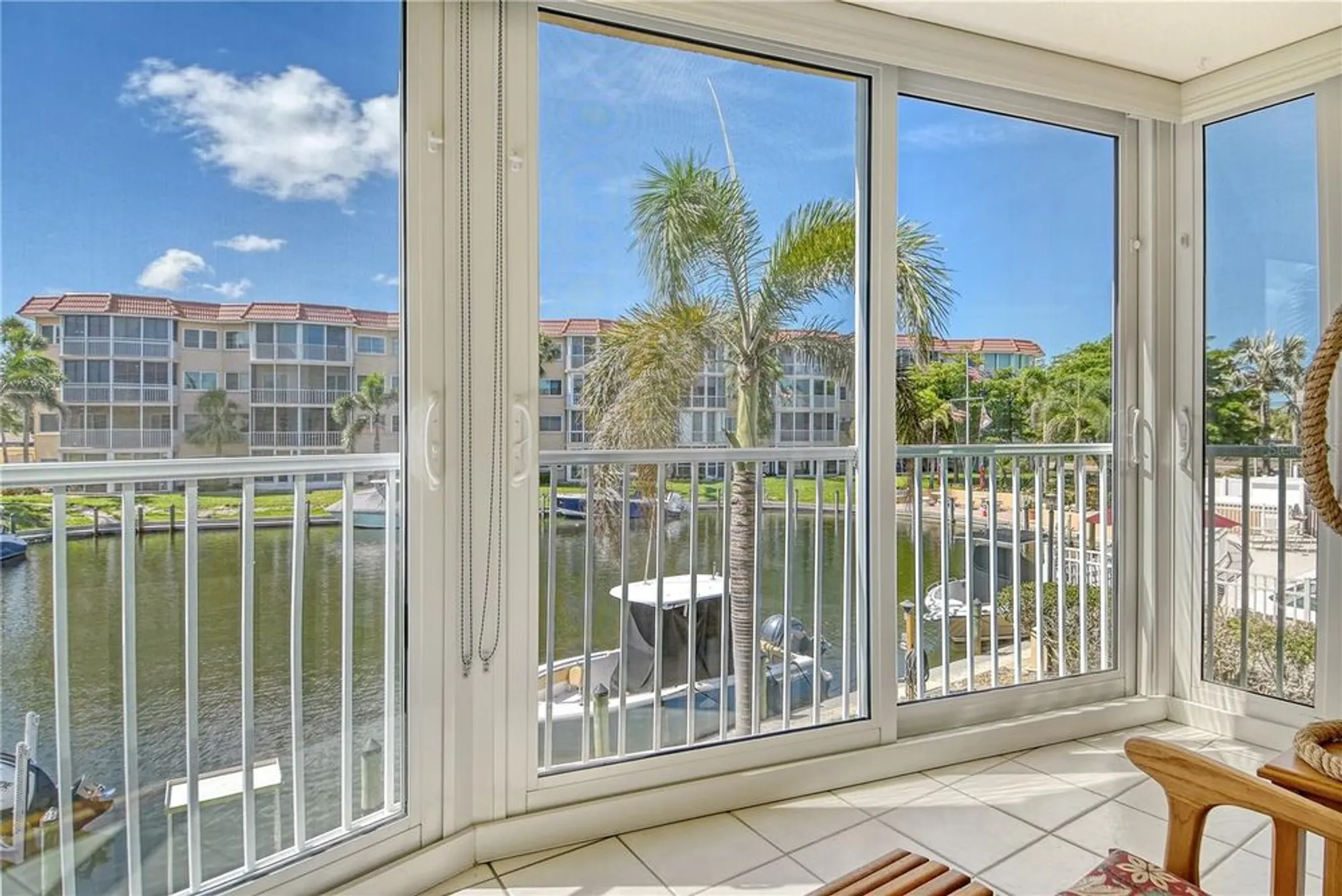 Property Slideshow image 9 of 62 | 1250 n portofino dr apt 208, Sarasota, FL, 34242