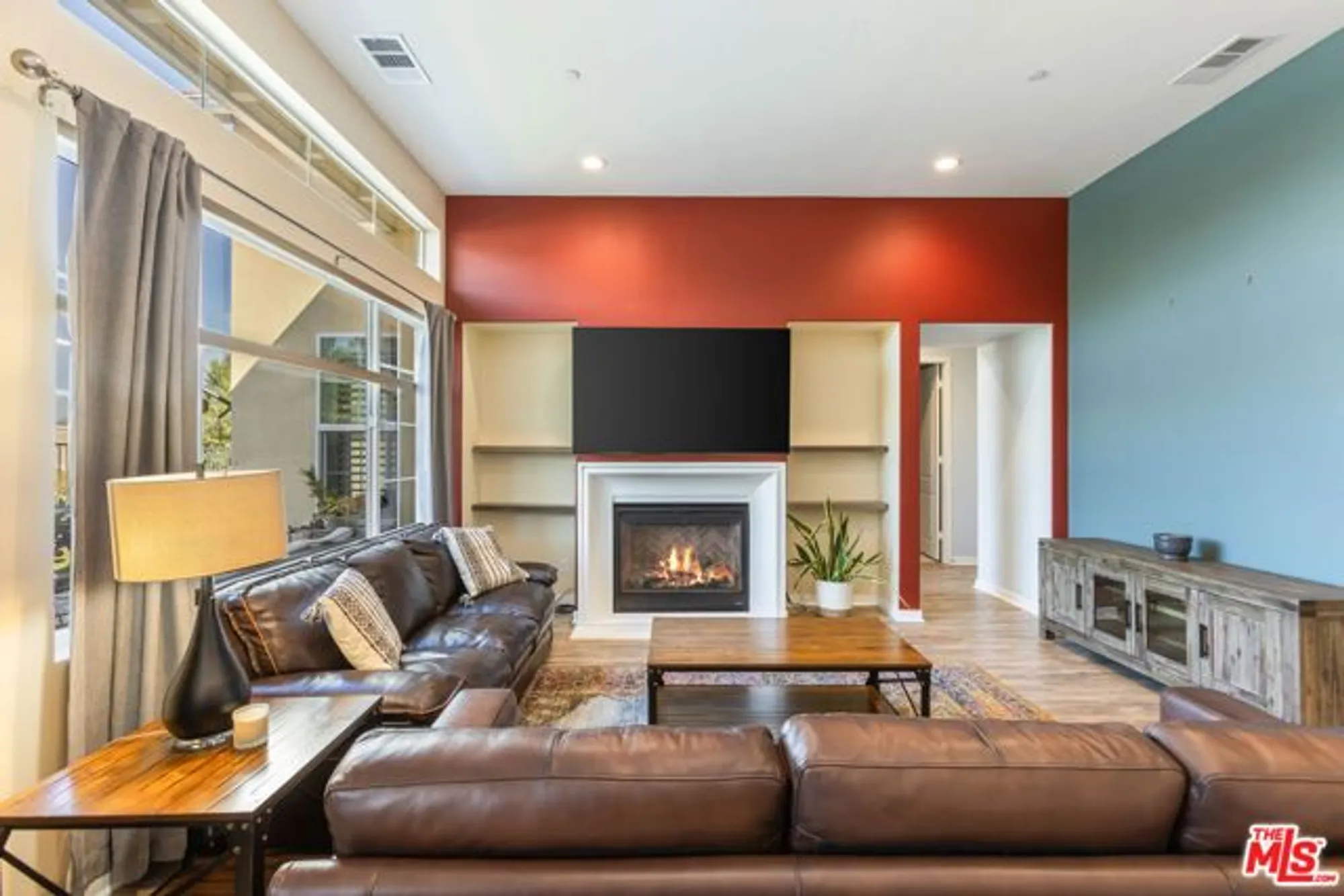 Property Slideshow image 14 of 33 | 25105 citron ln, Canyon Country, CA, 91387