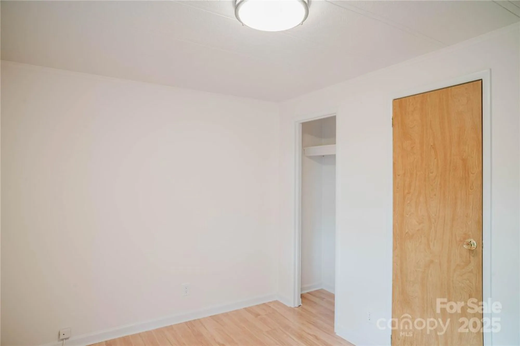 Property Slideshow image 26 of 34 | 402 deerfield ct, Hendersonville, NC, 28792