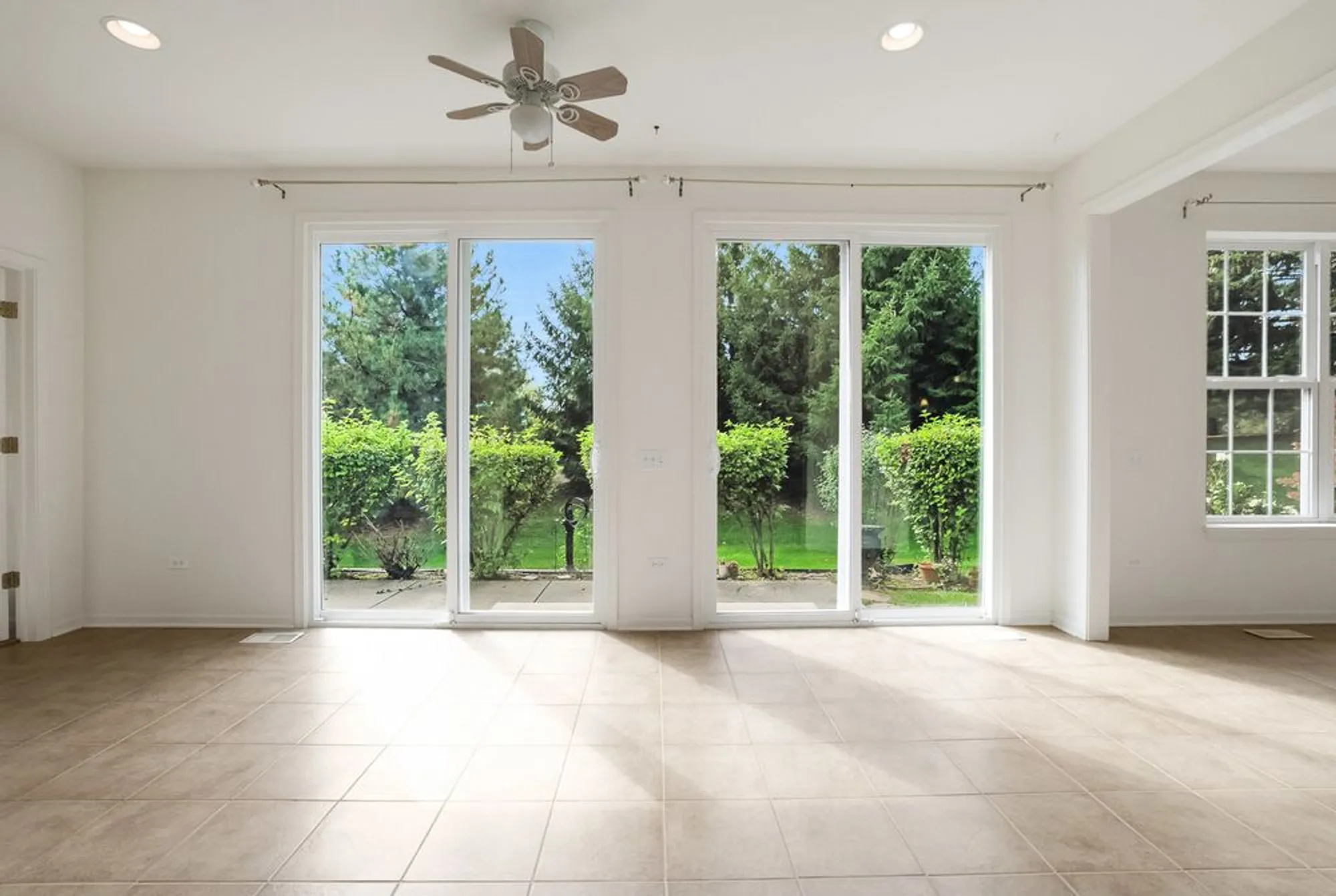 Property Slideshow image 7 of 30 | 13813 roosevelt dr, Huntley, IL, 60142