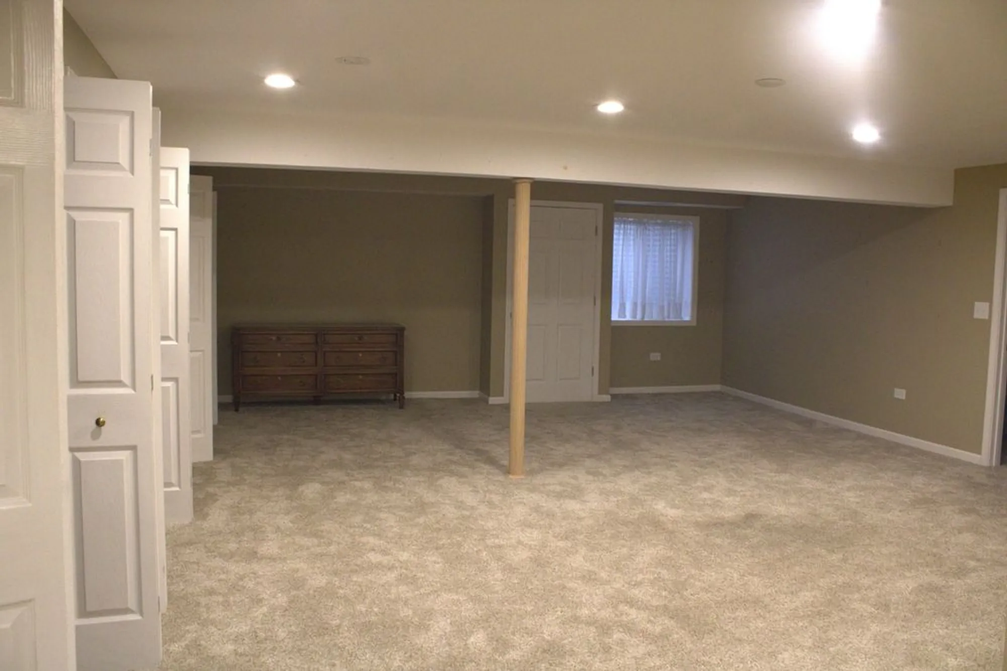Property Slideshow image 14 of 19 | 1622 captiva dr, Aurora, IL, 60504