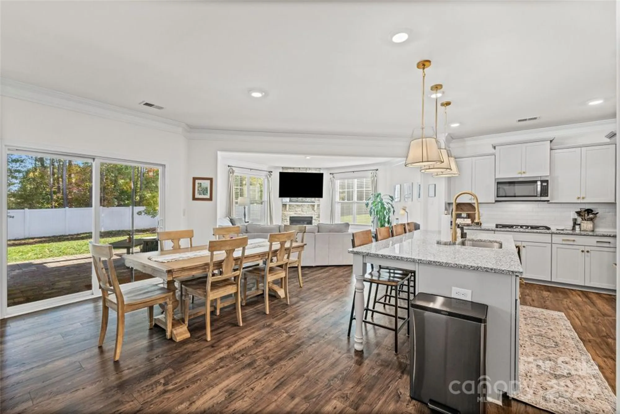 Property Slideshow image 11 of 48 | 1370 englewood dr, Lake Wylie, SC, 29710