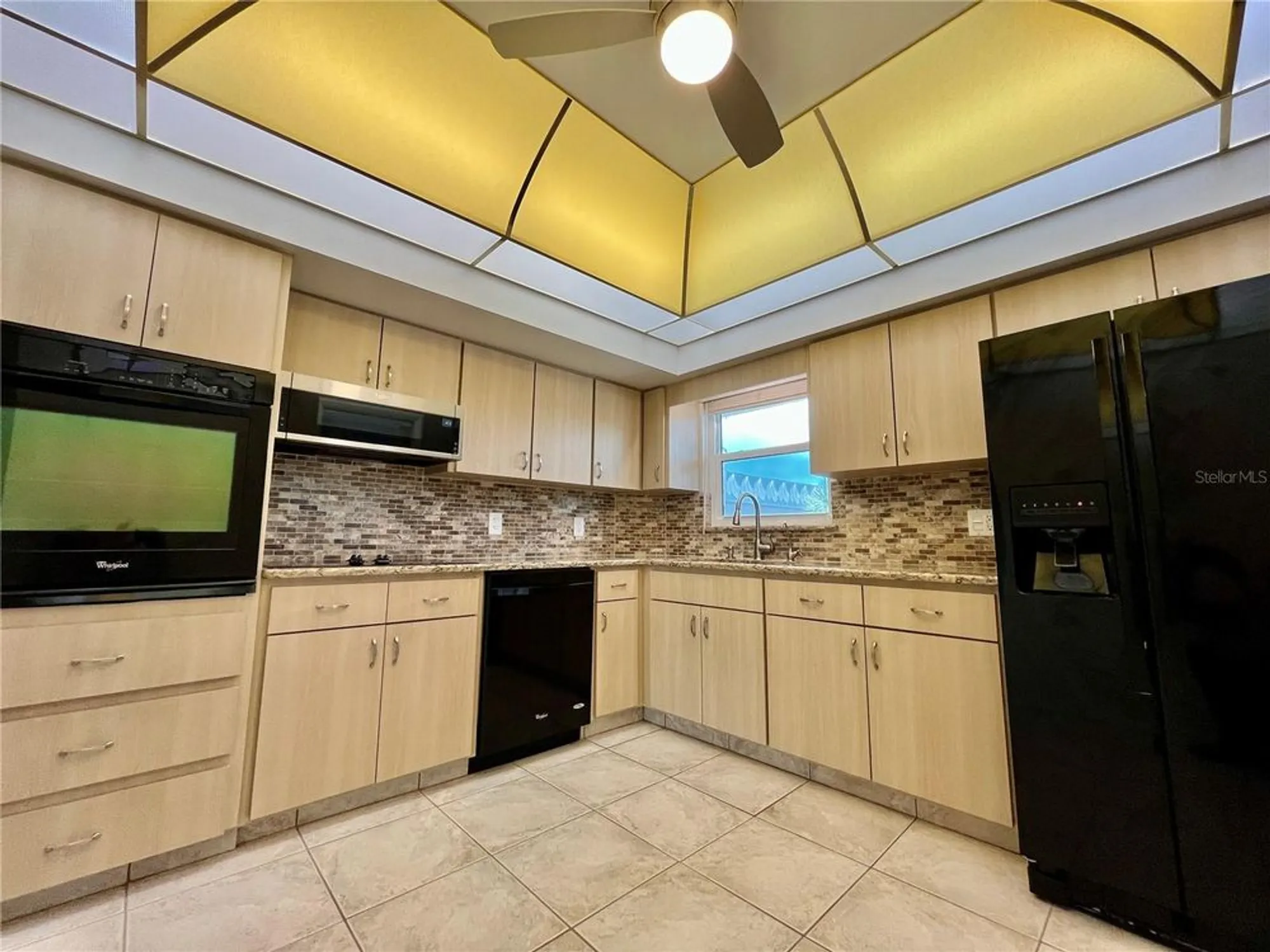 Property Slideshow image 5 of 50 | 2341 haitian dr 49, Clearwater, FL, 33763
