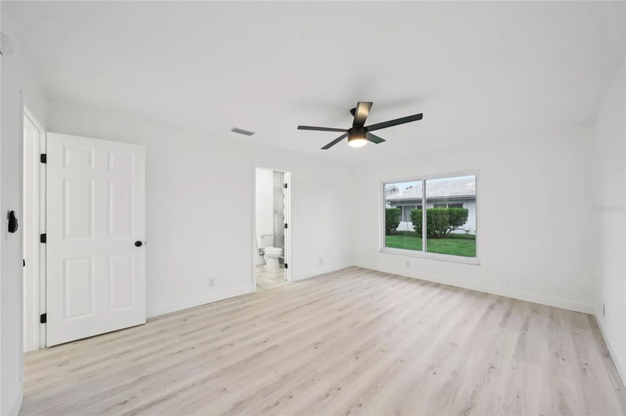Property Slideshow image 15 of 58 | 9218 39th ln, Pinellas Park, FL, 33782