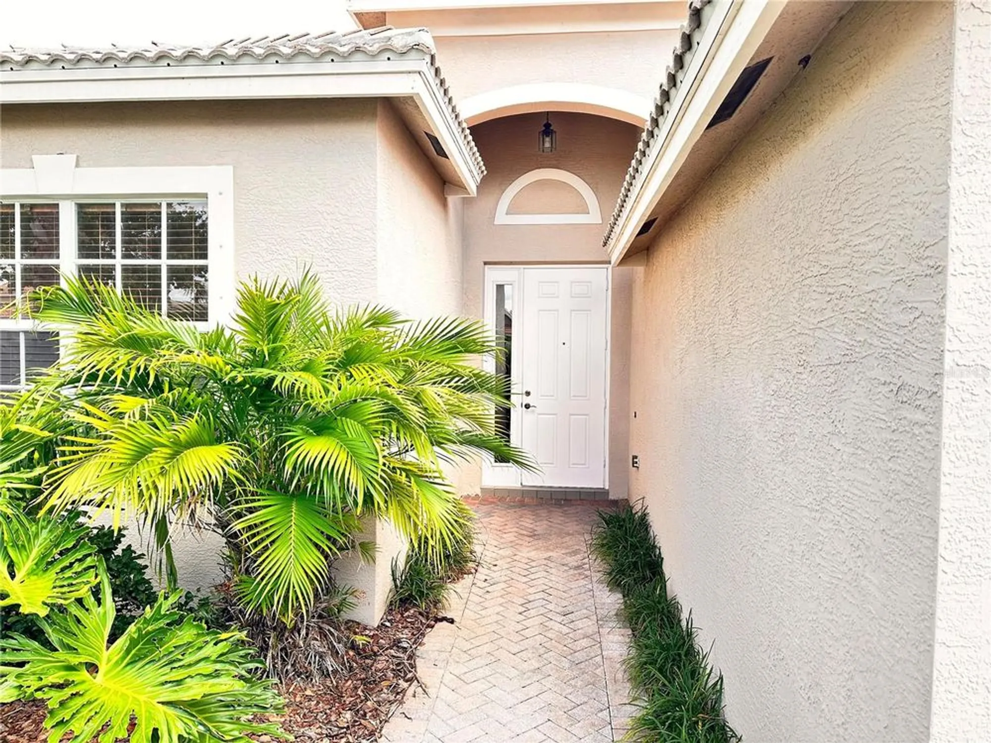 Property Slideshow image 2 of 14 | 4950 sandy brook cir, Wimauma, FL, 33598