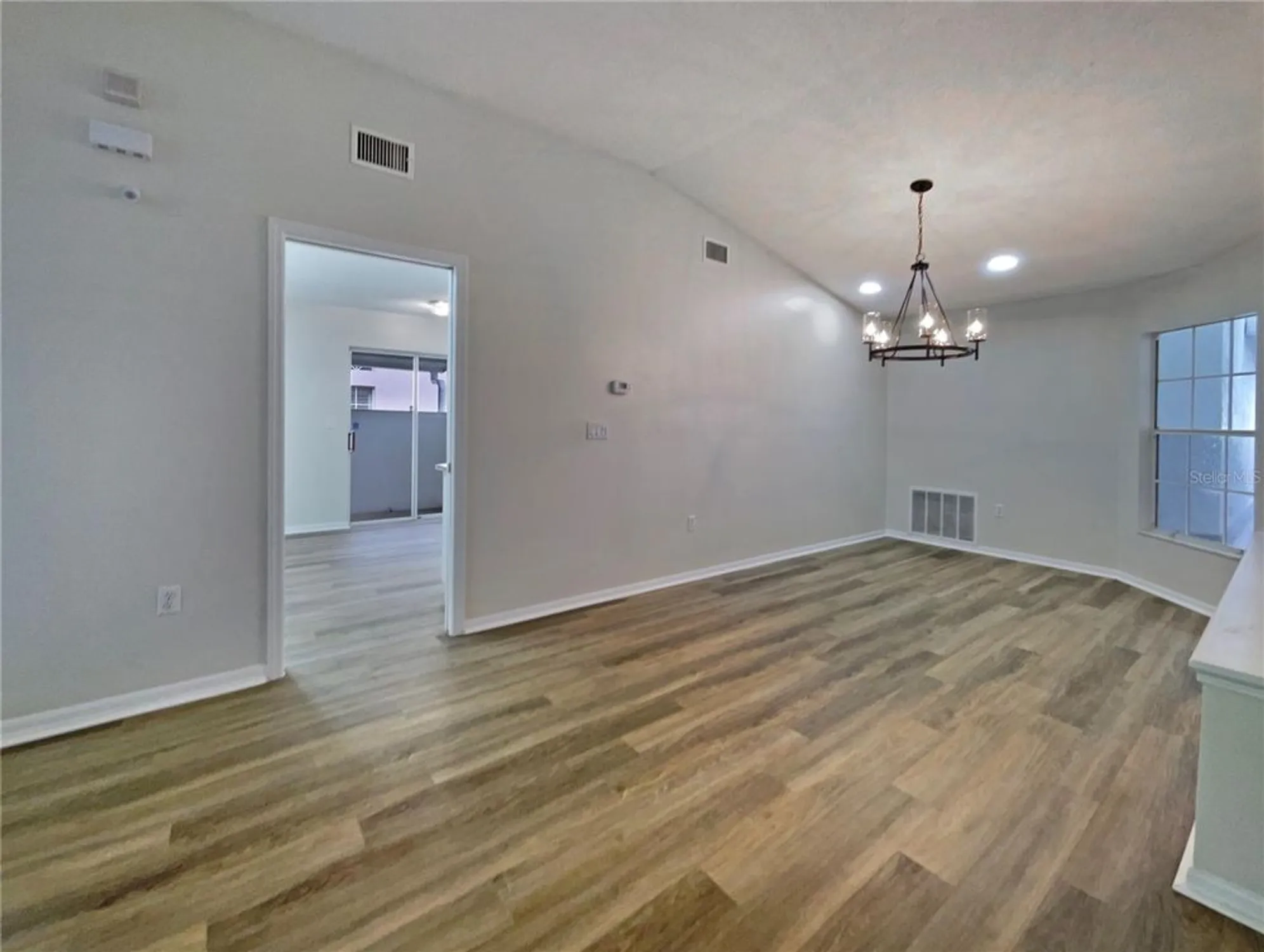 Property Slideshow image 13 of 34 | 7526 fairlinks ct, Sarasota, FL, 34243