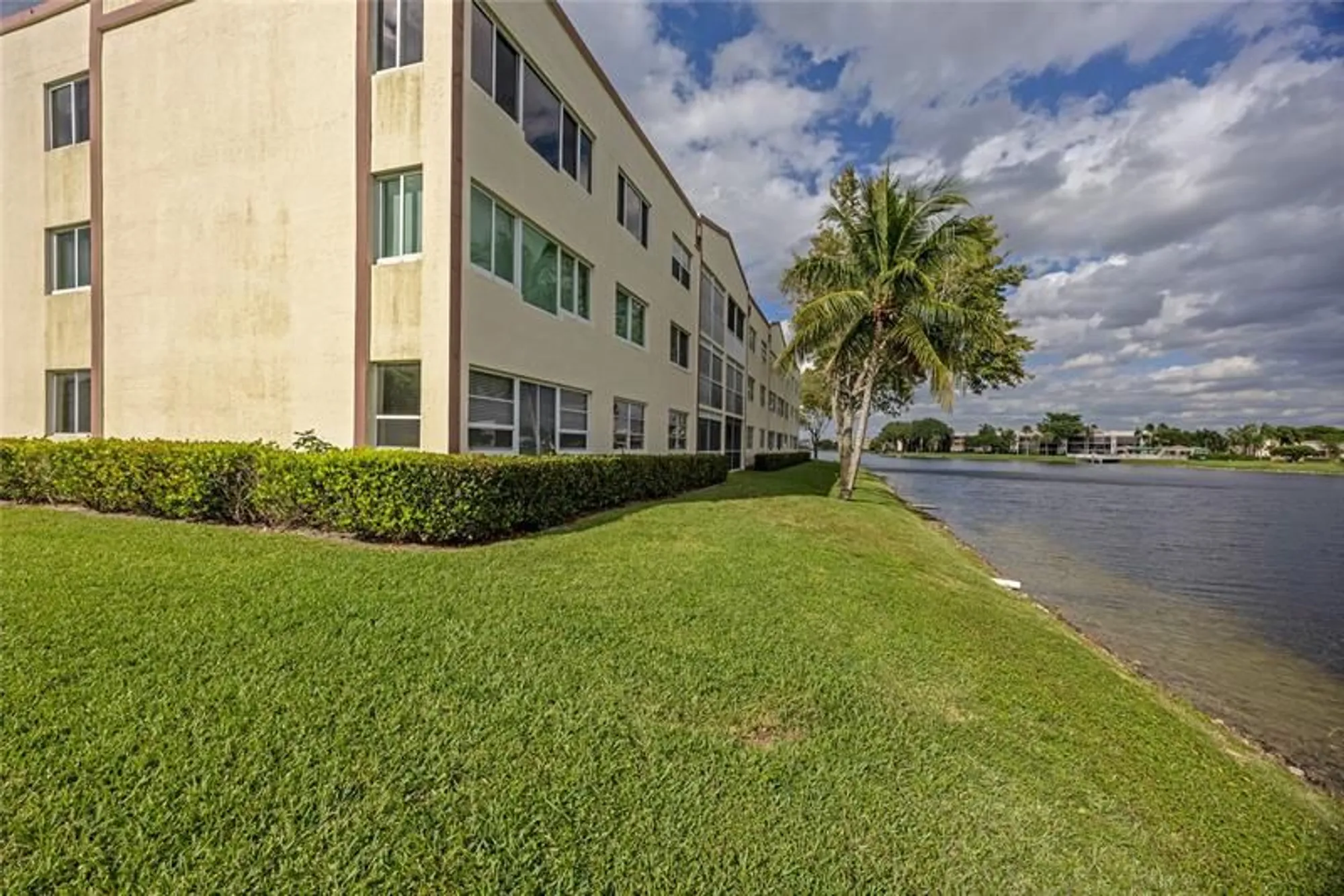Property Slideshow image 36 of 41 | 7186 s devon dr # 109, Tamarac, FL, 33321