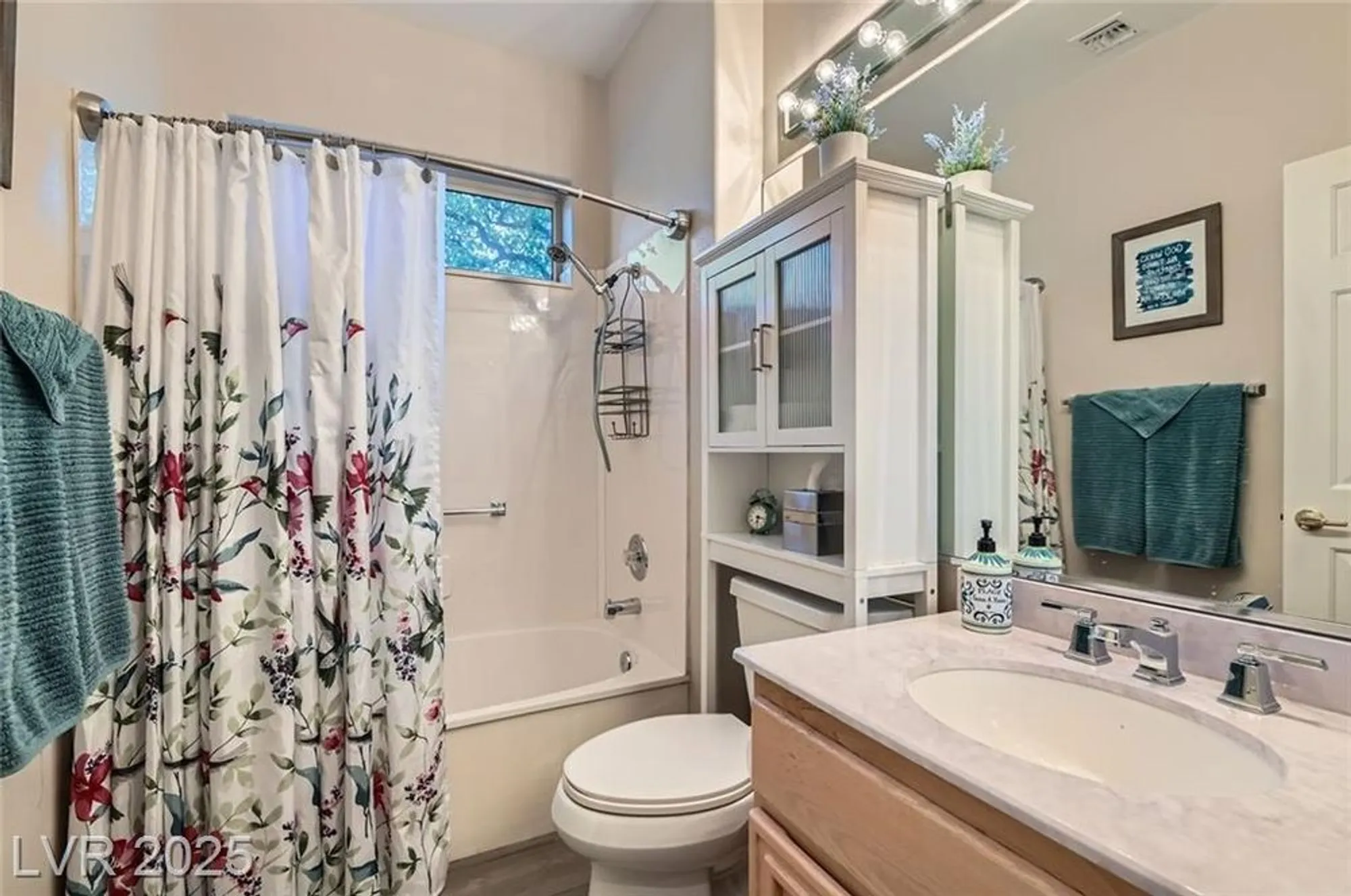 Property Slideshow image 20 of 36 | 10309 broom hill dr, Las Vegas, NV, 89134