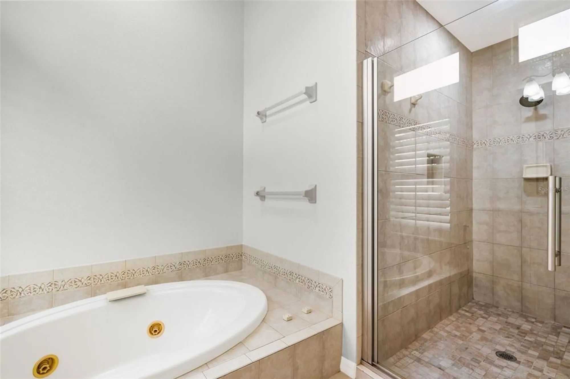 Property Slideshow image 32 of 48 | 7161 drewrys blf, Bradenton, FL, 34203