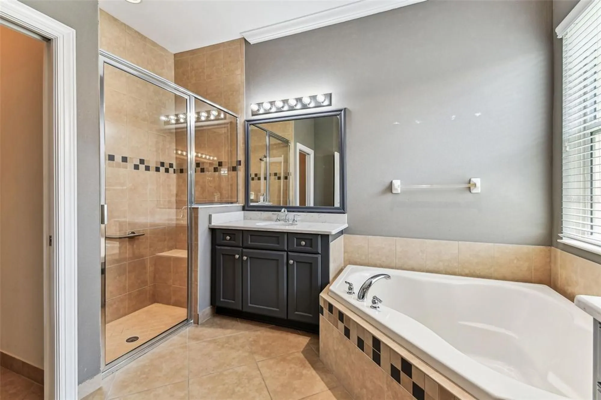 Property Slideshow image 42 of 100 | 16101 cape coral dr, Wimauma, FL, 33598