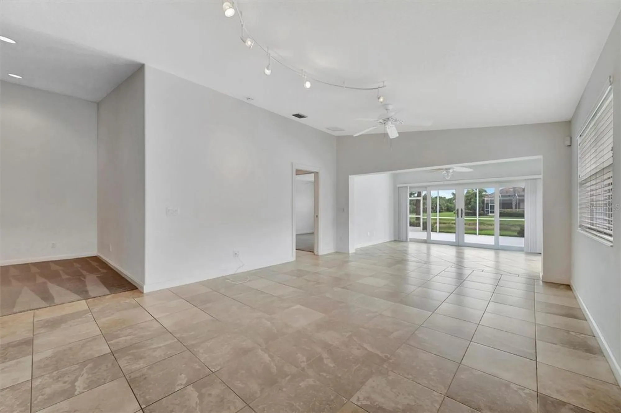 Property Slideshow image 13 of 51 | 5955 benevento dr, Sarasota, FL, 34238