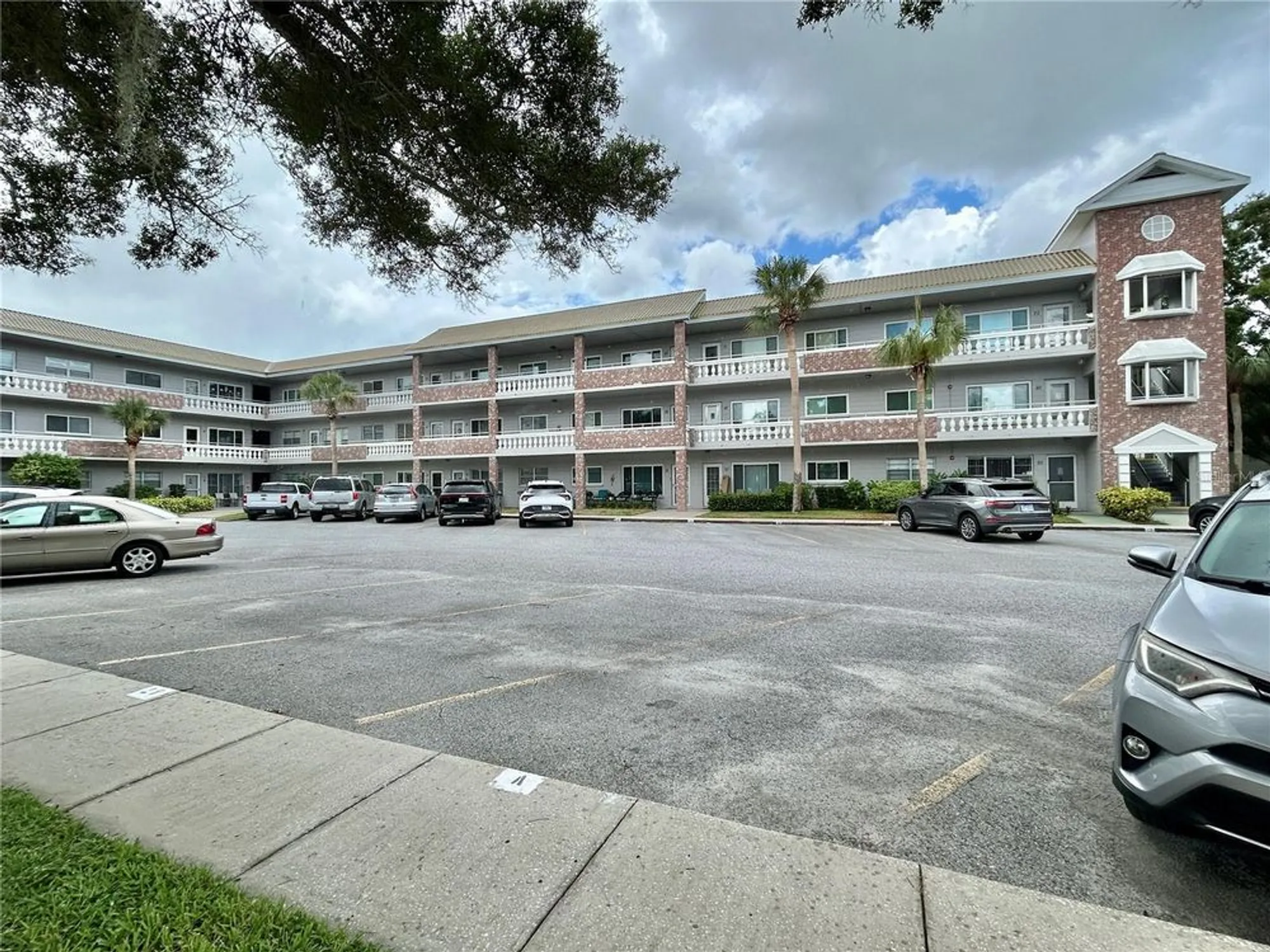 Property Slideshow image 1 of 51 | 2461 rhodesian dr apt 45, Clearwater, FL, 33763