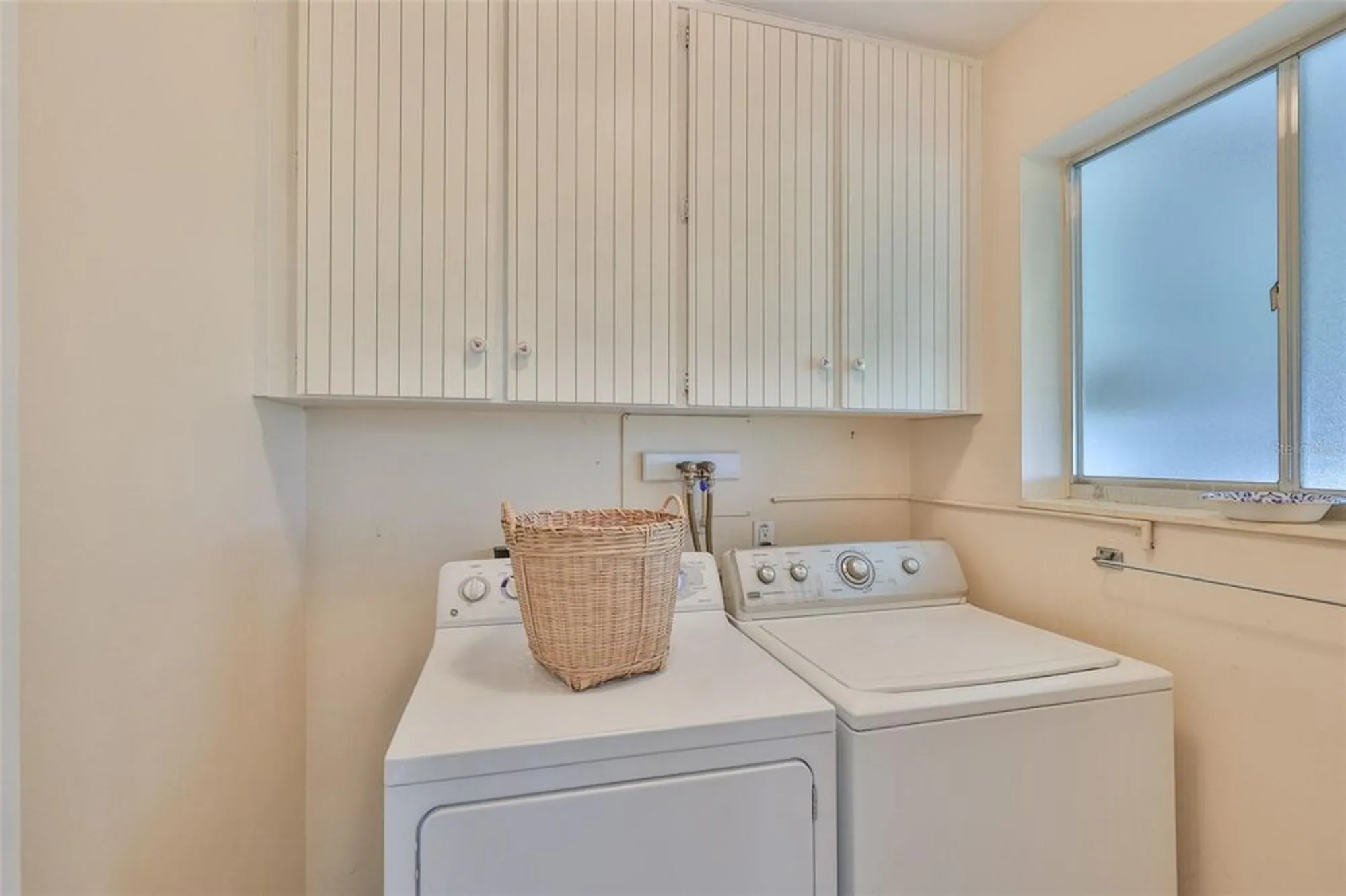 Property Slideshow image 9 of 41 | 823 fox hills dr, Sun City Center, FL, 33573