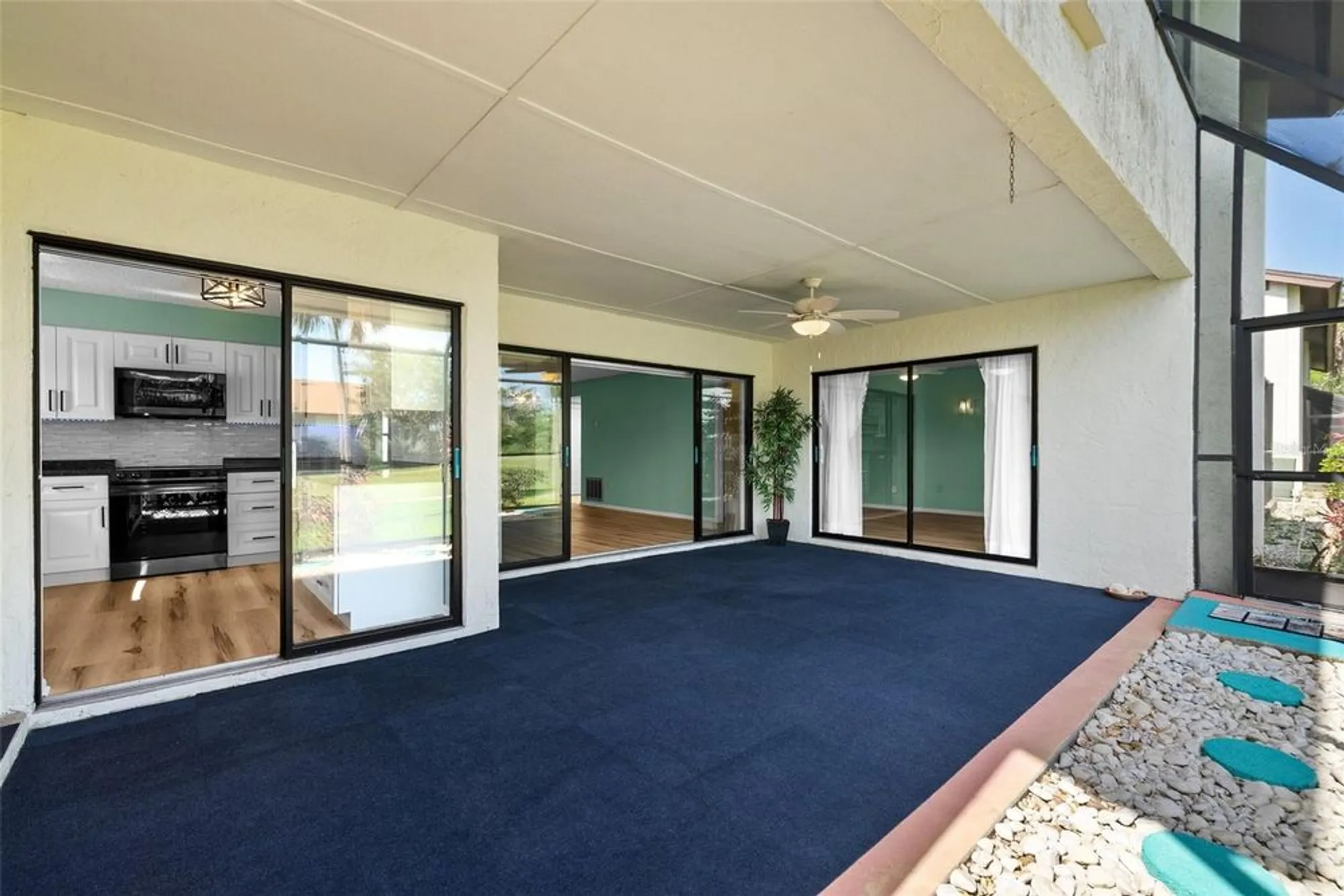 Property Slideshow image 18 of 50 | 6061 fairway ln 1411, Bradenton, FL, 34210