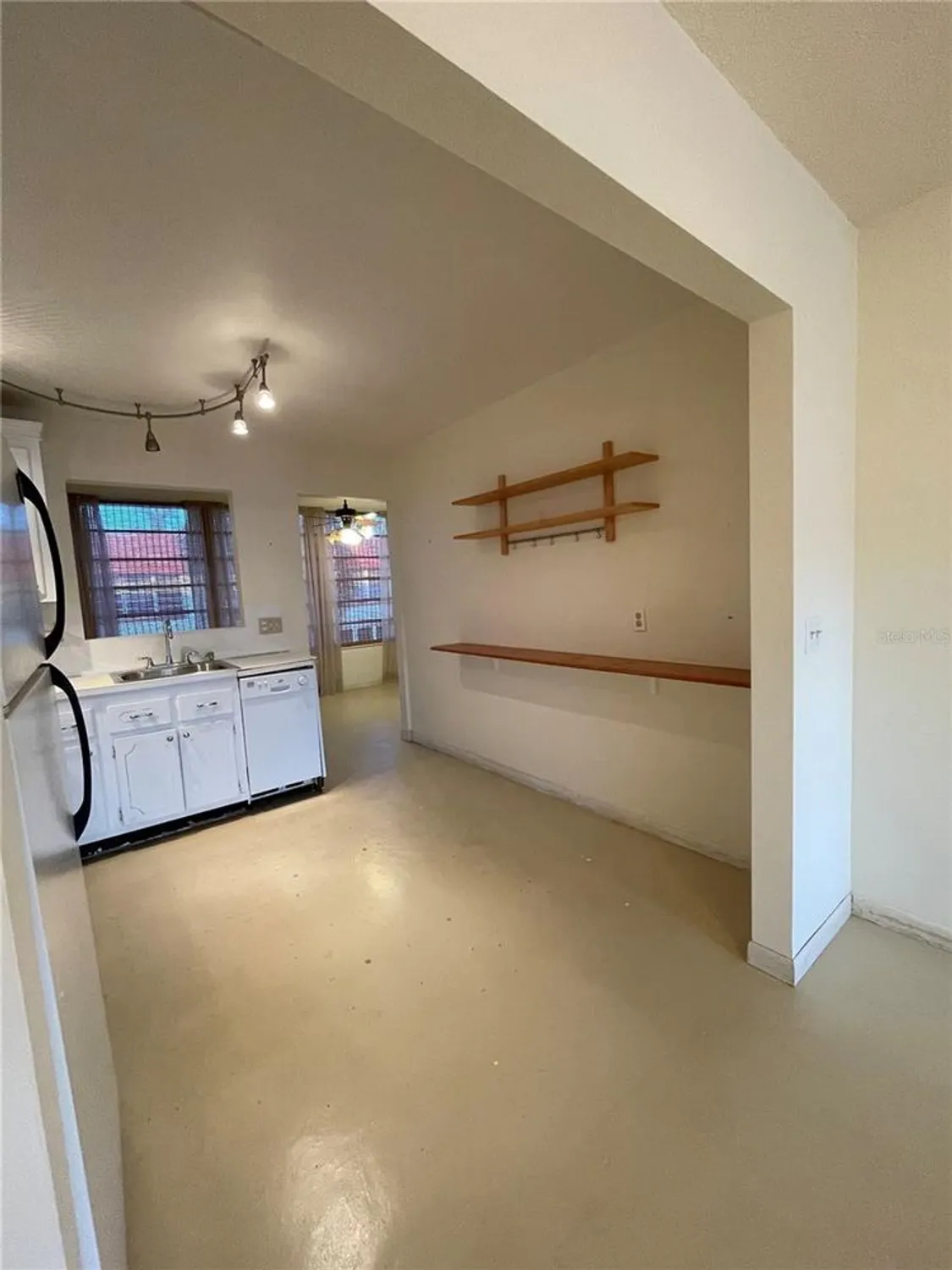 Property Slideshow image 5 of 8 | 3010 59th st 306, Gulfport, FL, 33707