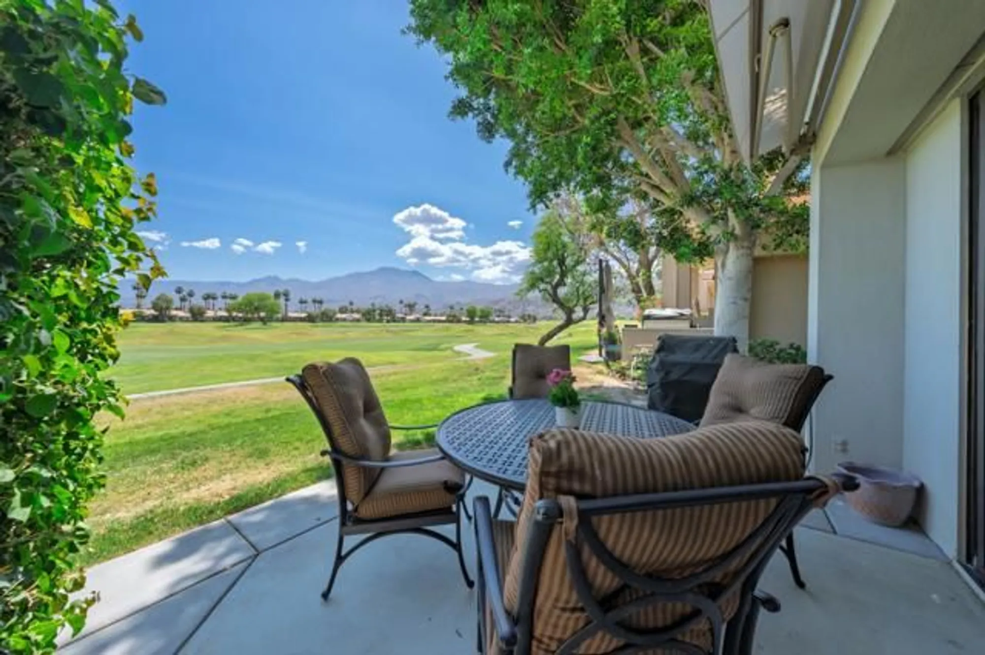 Property Slideshow image 4 of 36 | 80613 oak tree, La Quinta, CA, 92253