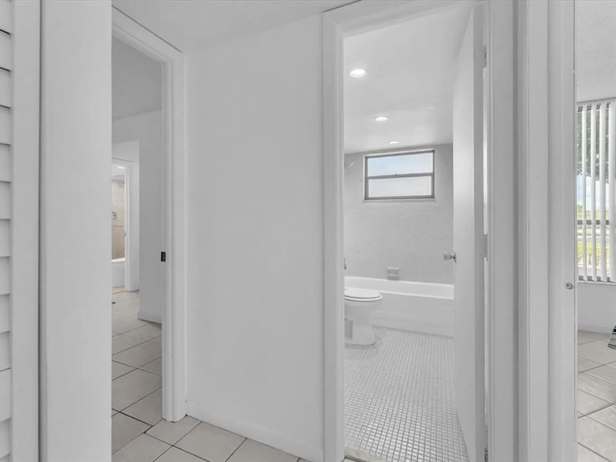 Property Slideshow image 12 of 37 | 7750 w mcnab rd apt 202, Tamarac, FL, 33321