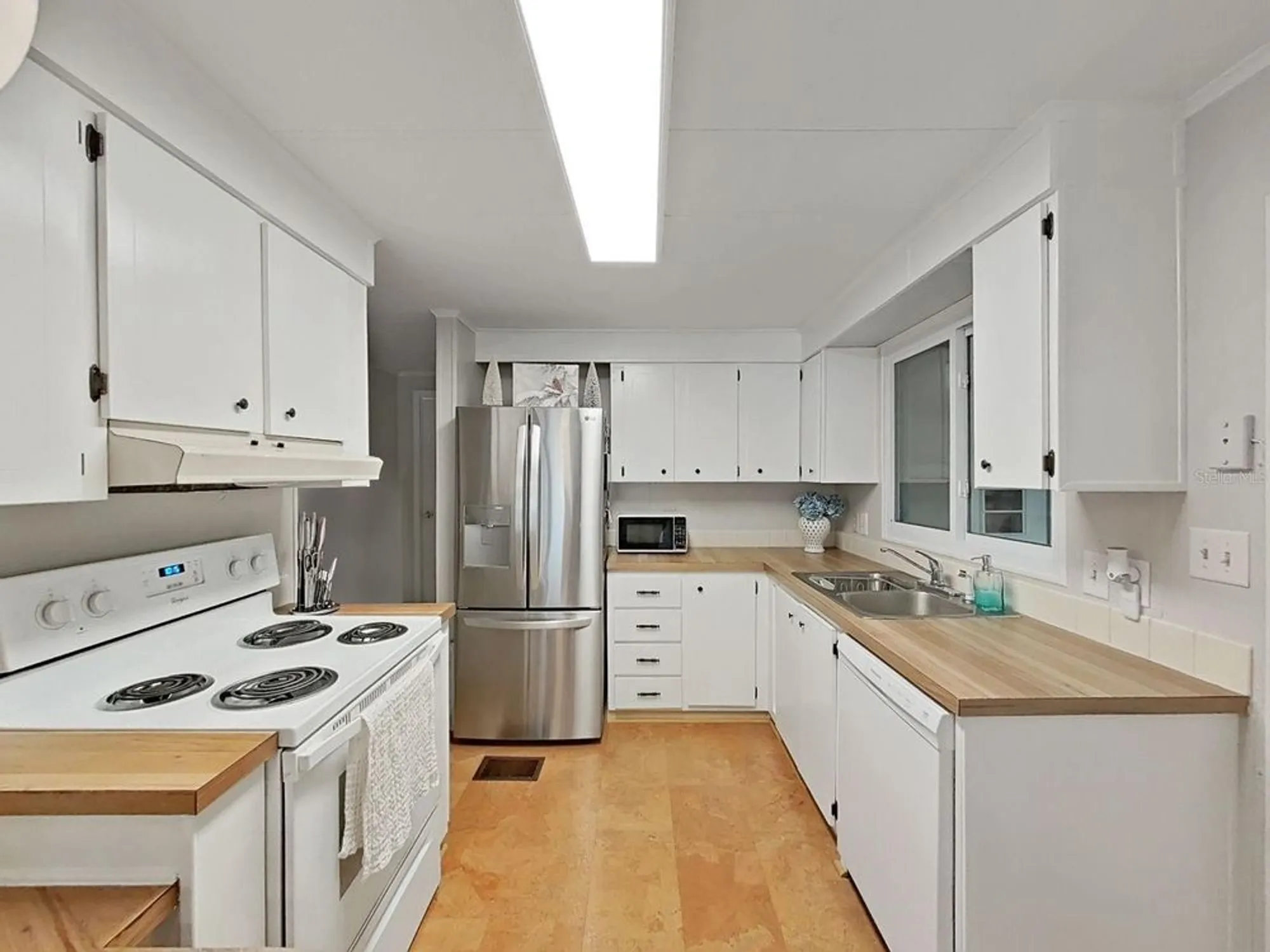 Property Slideshow image 20 of 45 | 4928 foxdale dr, Lakeland, FL, 33810