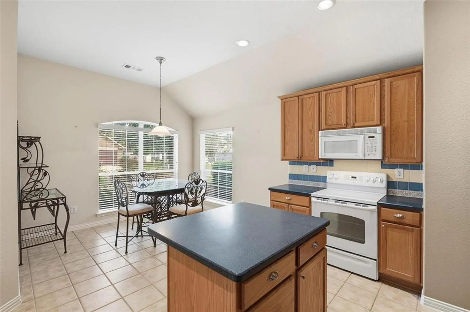 Property Slideshow image 13 of 39 | 10417 belvedere dr, Denton, TX, 76207