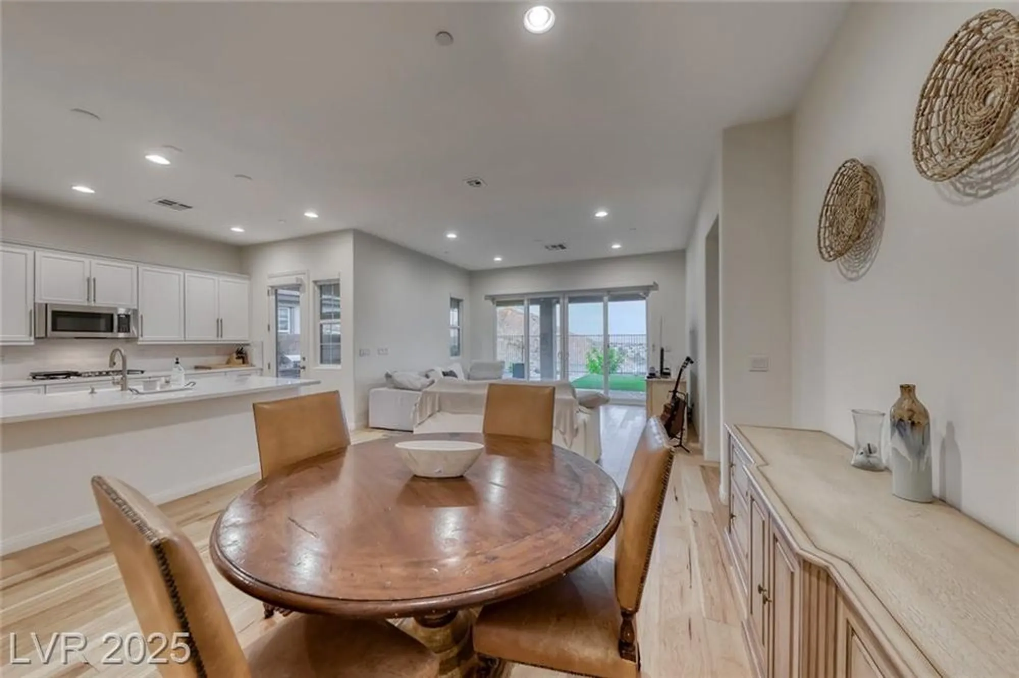 Property Slideshow image 22 of 78 | 32 tatahatso point st, Henderson, NV, 89011