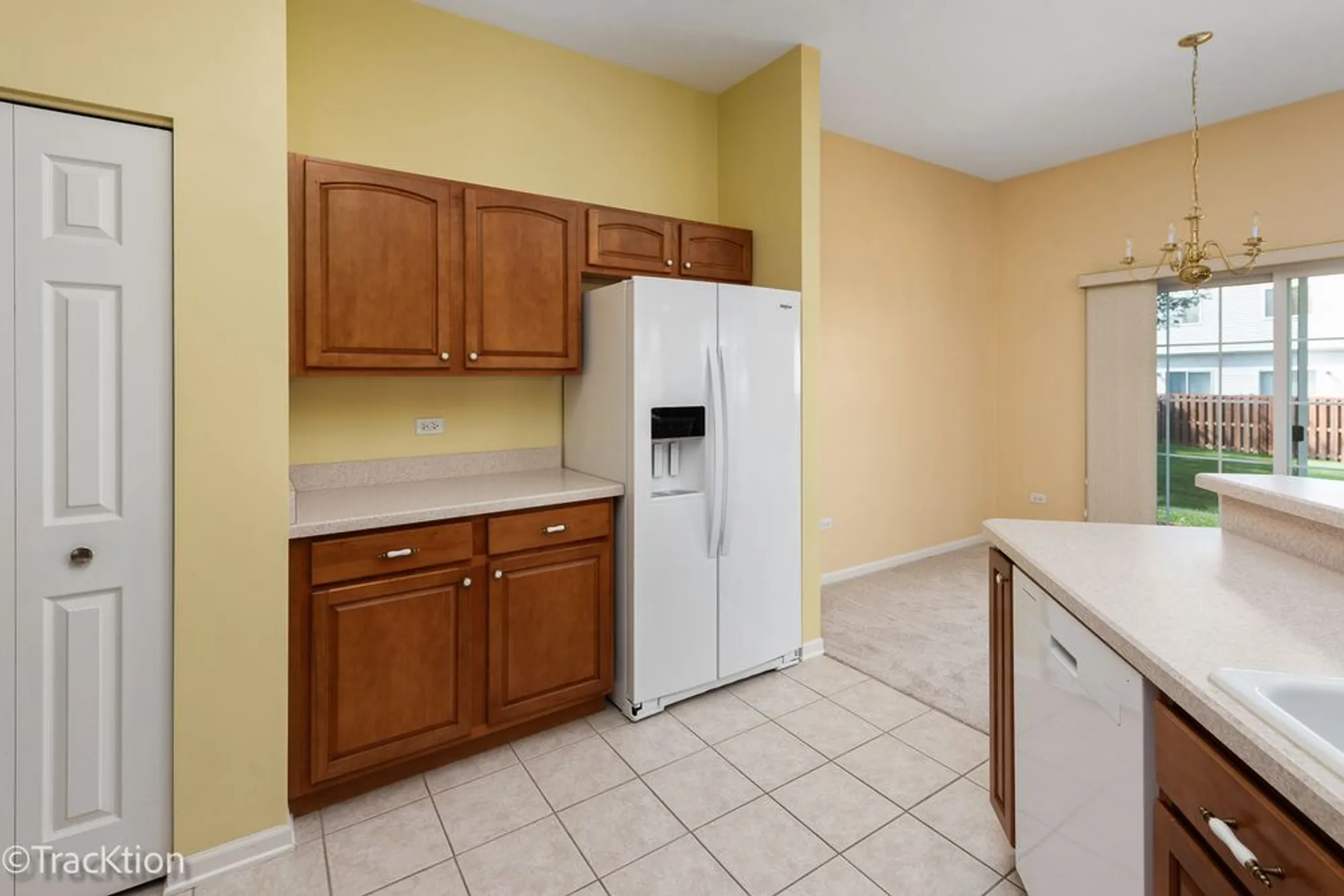 Property Slideshow image 9 of 15 | 16400 crescent lake dr # 16400, Crest Hill, IL, 60403