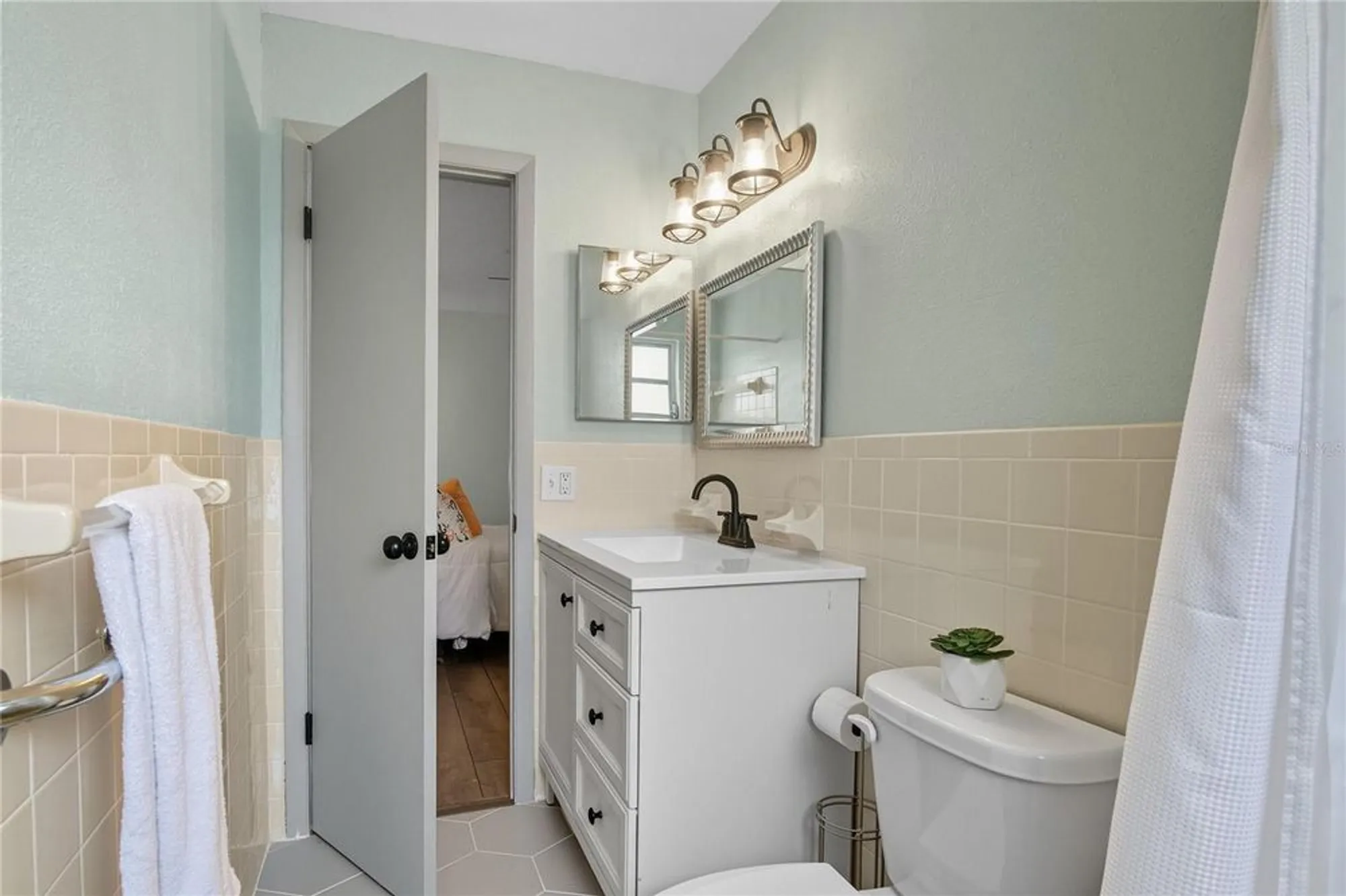 Property Slideshow image 22 of 40 | 2257 world parkway blvd 61, Clearwater, FL, 33763
