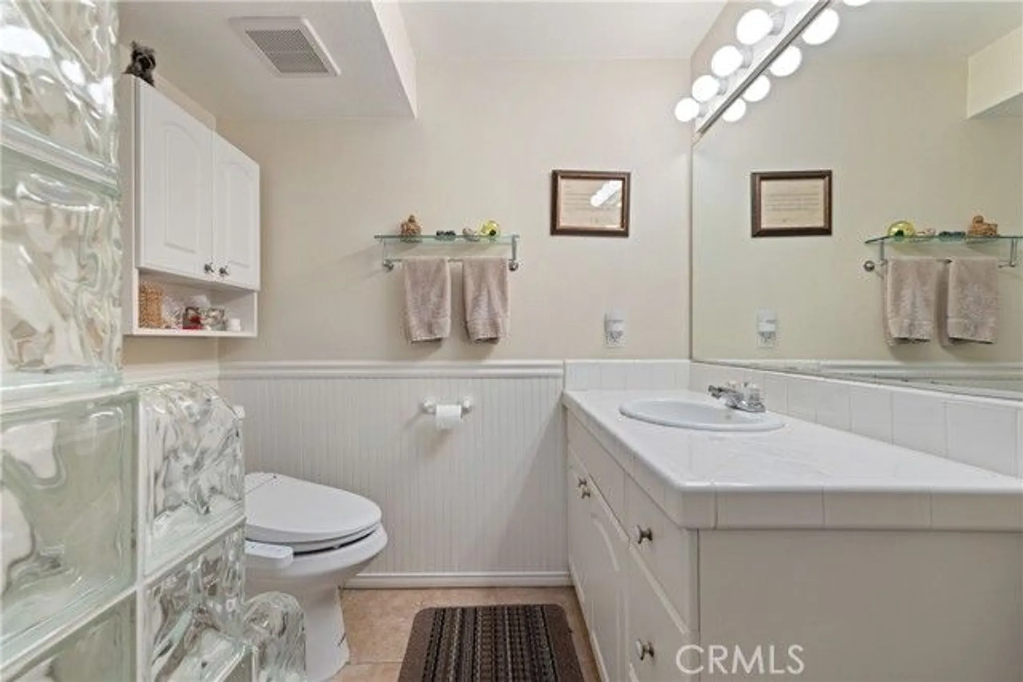 Property Slideshow image 21 of 57 | 19211 avenue of the oaks a, Newhall, CA, 91321