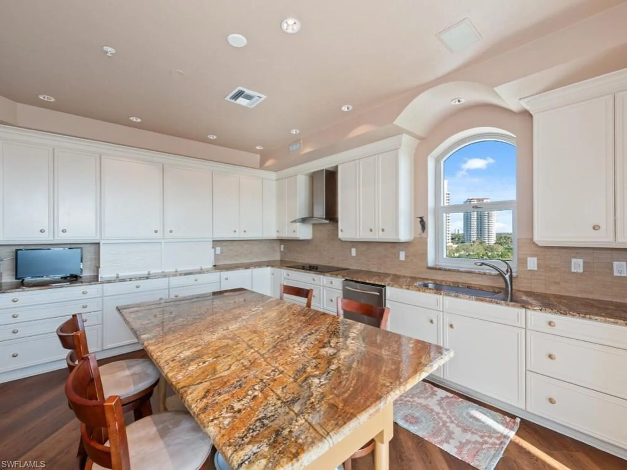 Property Slideshow image 14 of 46 | 4811 island pond ct 705, Bonita Springs, FL, 34134