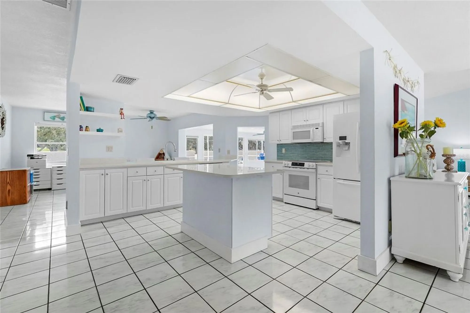 Property Slideshow image 5 of 57 | 5720 timber lake cir, Sarasota, FL, 34243