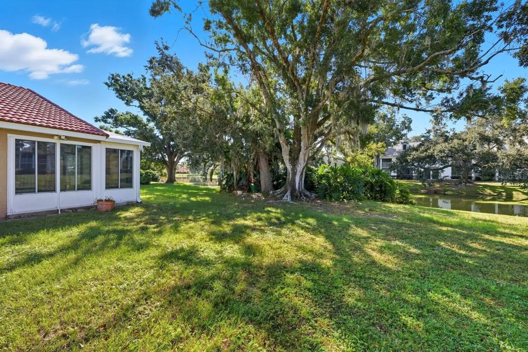 Property Slideshow image 11 of 50 | 5508 gardens dr, Sarasota, FL, 34243