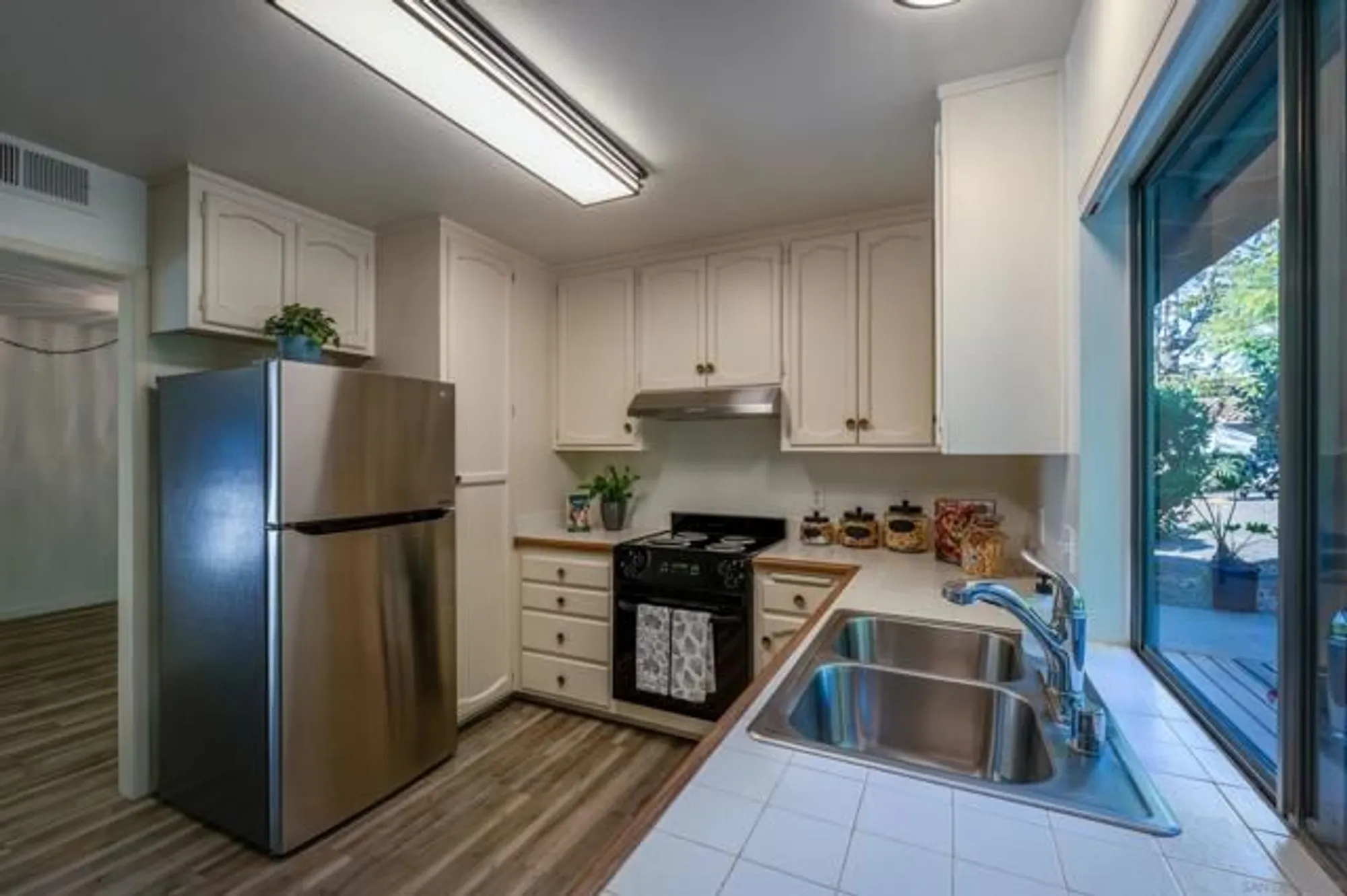 Property Slideshow image 6 of 29 | 12780 avenida la valencia unit 163, San Diego, CA, 92128