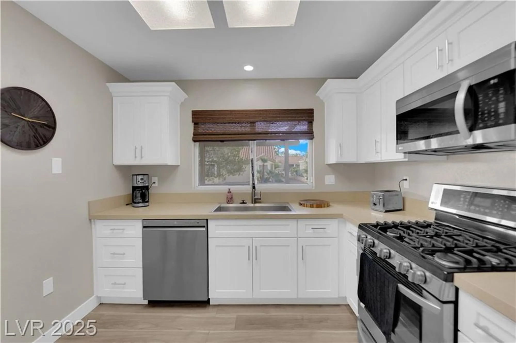 Property Slideshow image 10 of 27 | 8801 villa ridge dr, Las Vegas, NV, 89134